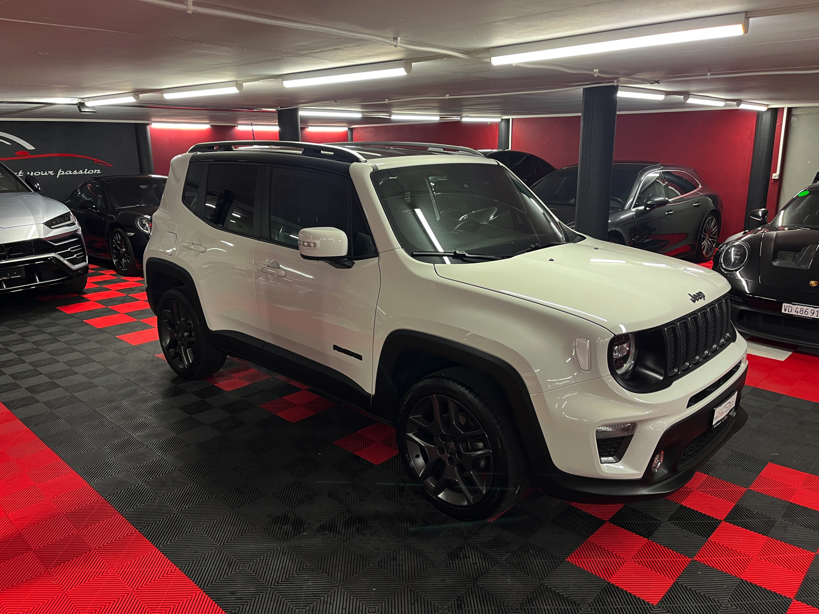 
								JEEP Renegade 1.3 Turbo S AWD en plein écran									