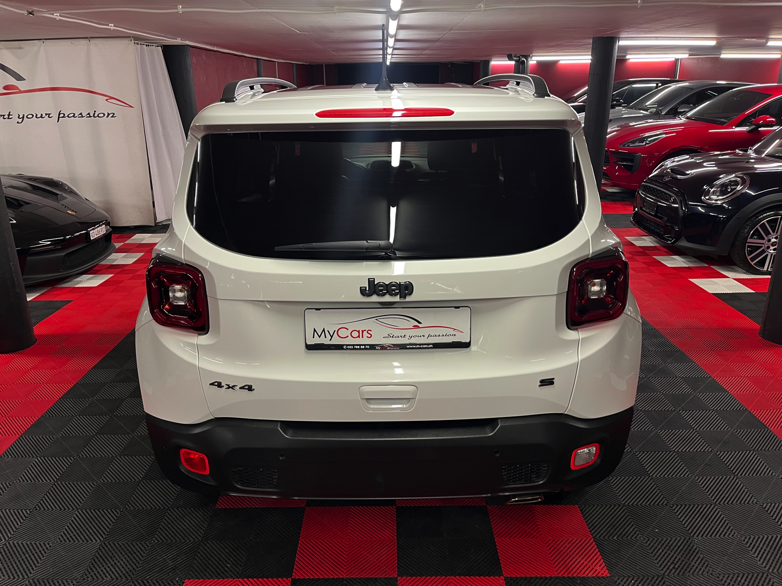 
								JEEP Renegade 1.3 Turbo S AWD en plein écran									