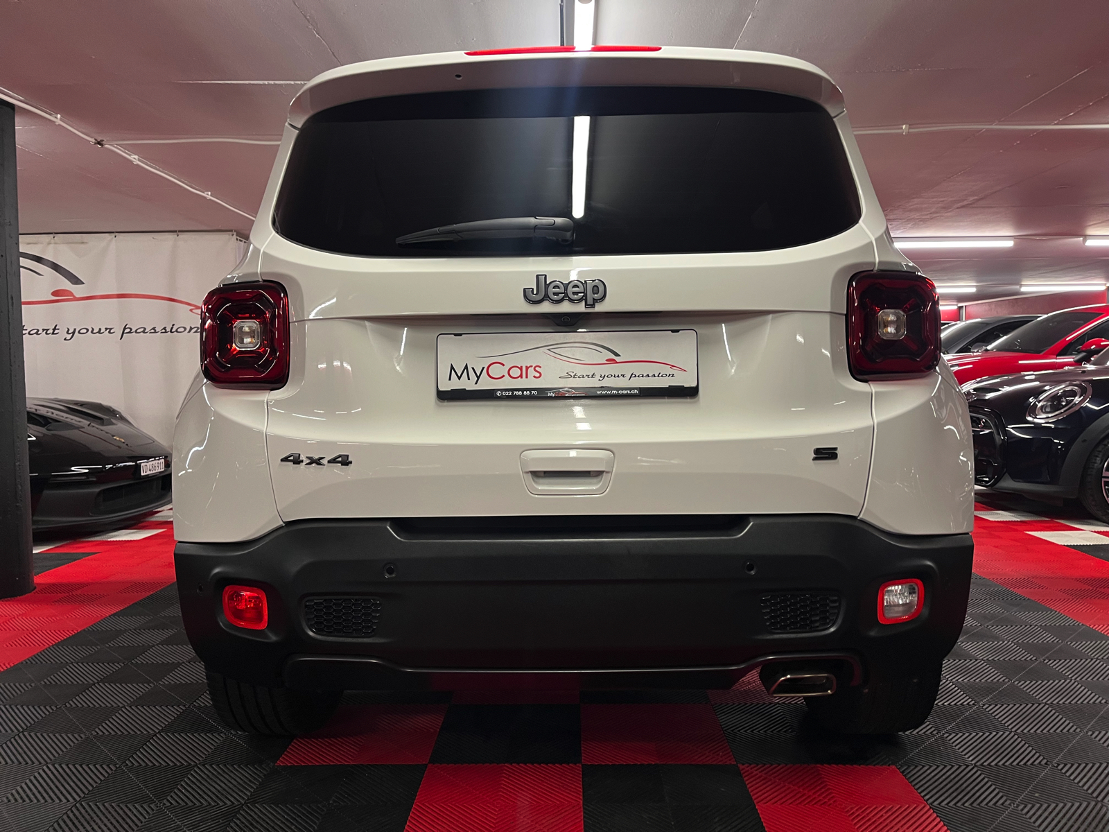 
								JEEP Renegade 1.3 Turbo S AWD en plein écran									
