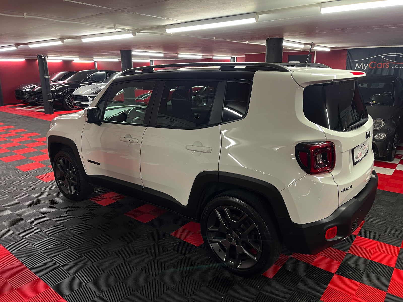 
								JEEP Renegade 1.3 Turbo S AWD en plein écran									