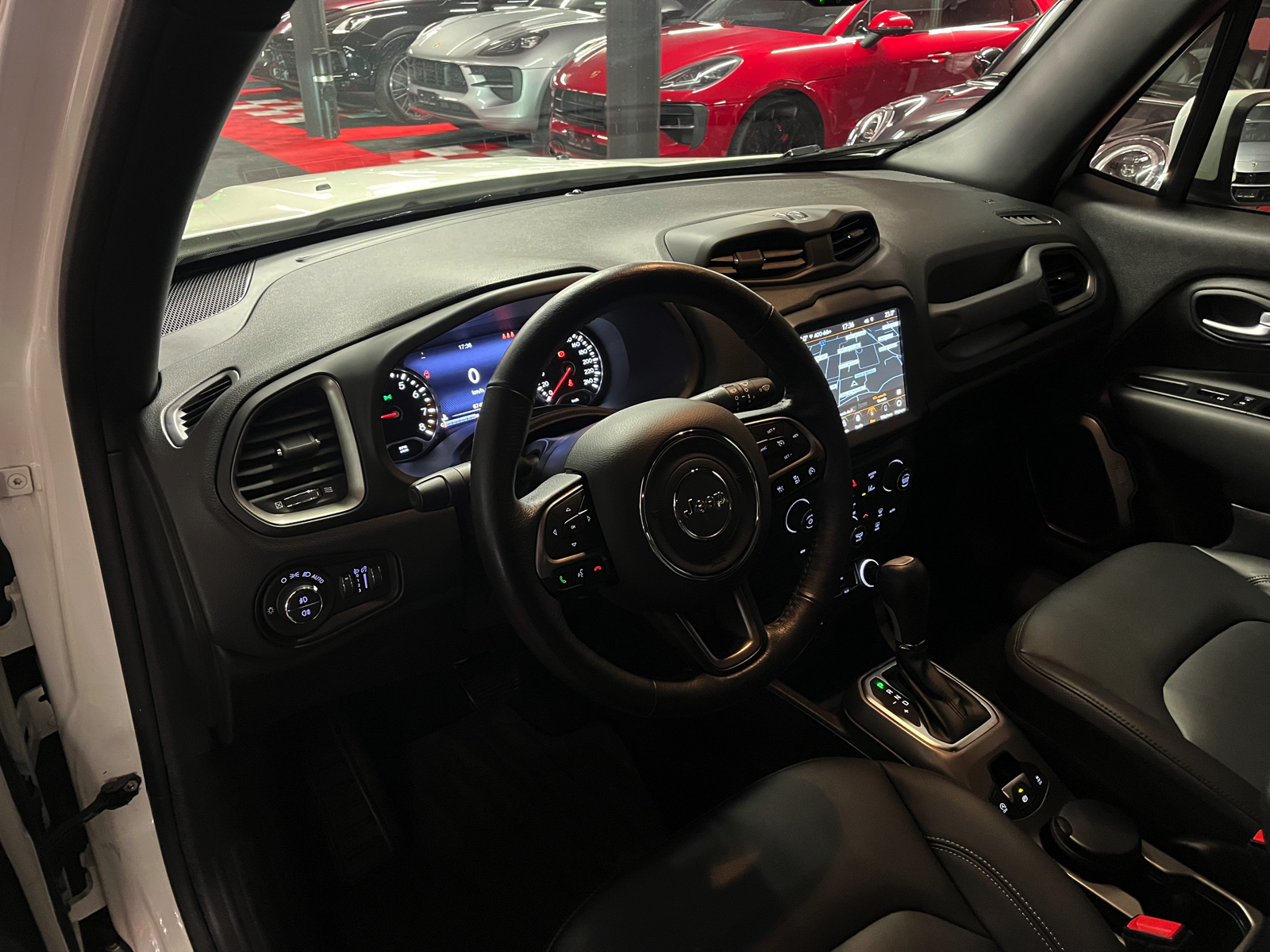 
								JEEP Renegade 1.3 Turbo S AWD en plein écran									