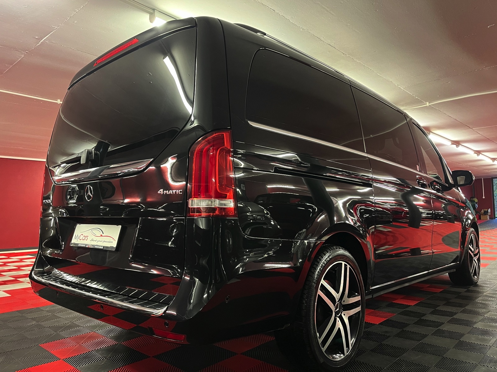 
								MERCEDES-BENZ V 250 d Avantgarde lang 4Matic 7G-Tronic en plein écran									