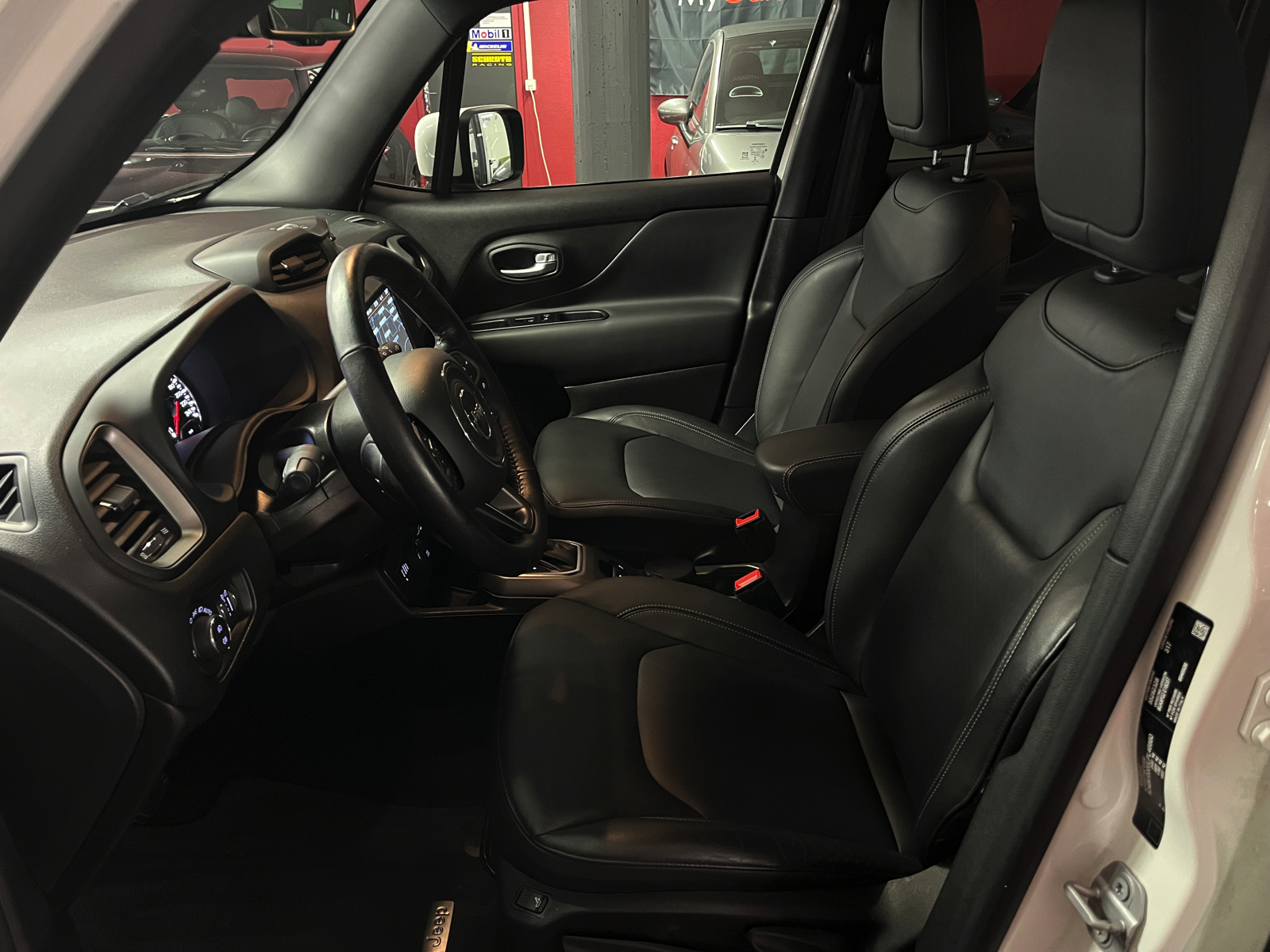 
								JEEP Renegade 1.3 Turbo S AWD en plein écran									