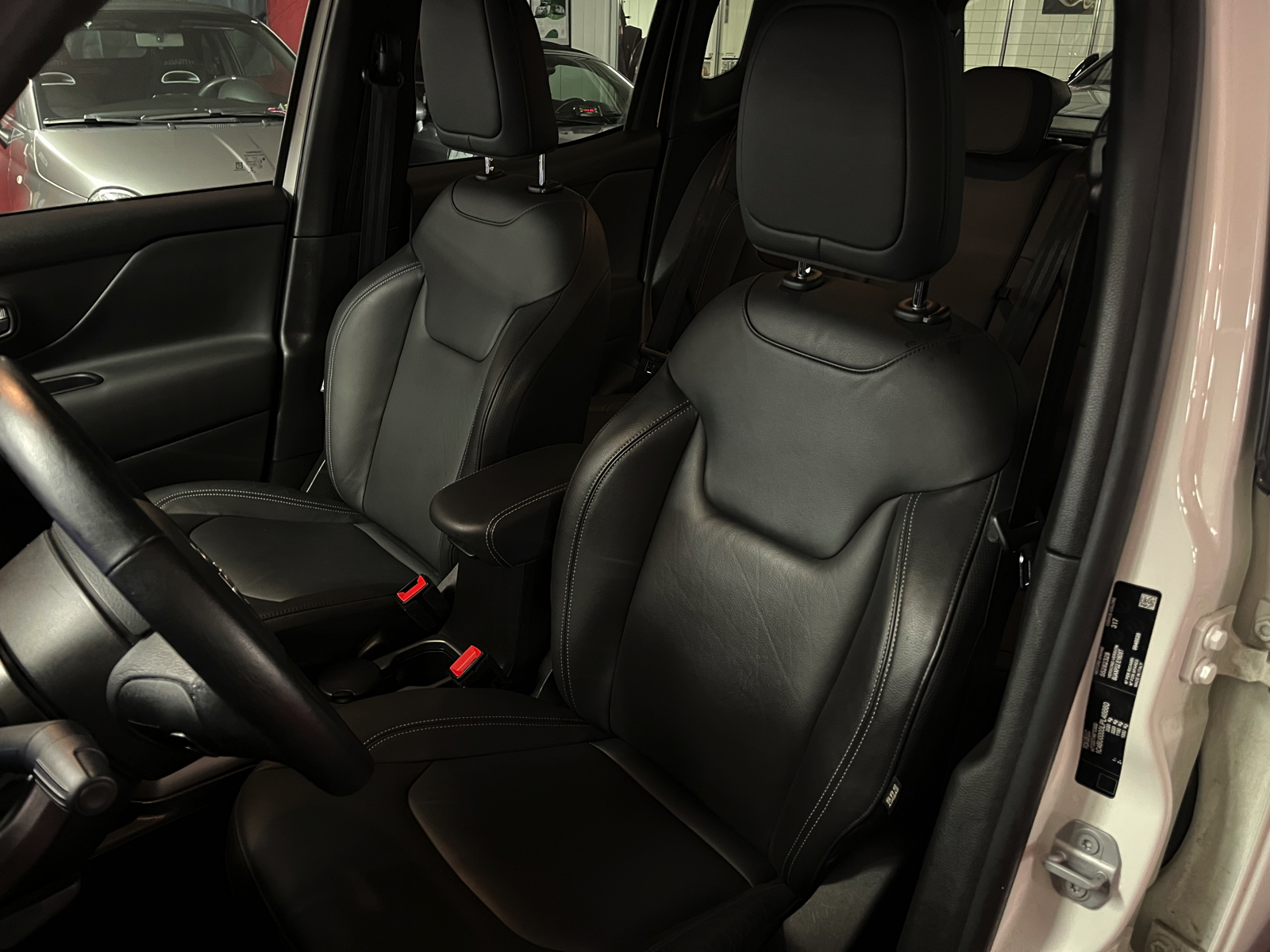 
								JEEP Renegade 1.3 Turbo S AWD en plein écran									