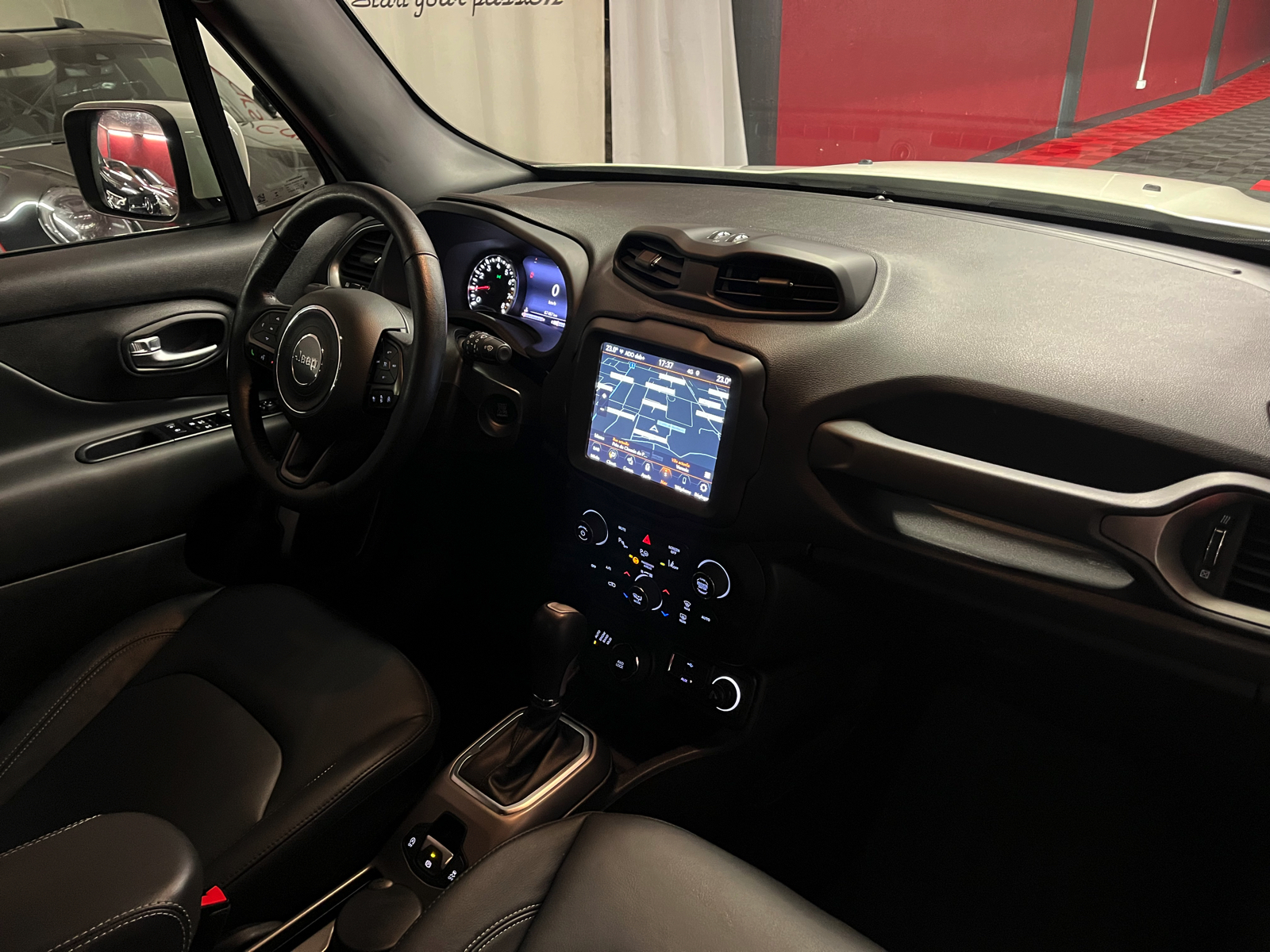 
								JEEP Renegade 1.3 Turbo S AWD en plein écran									