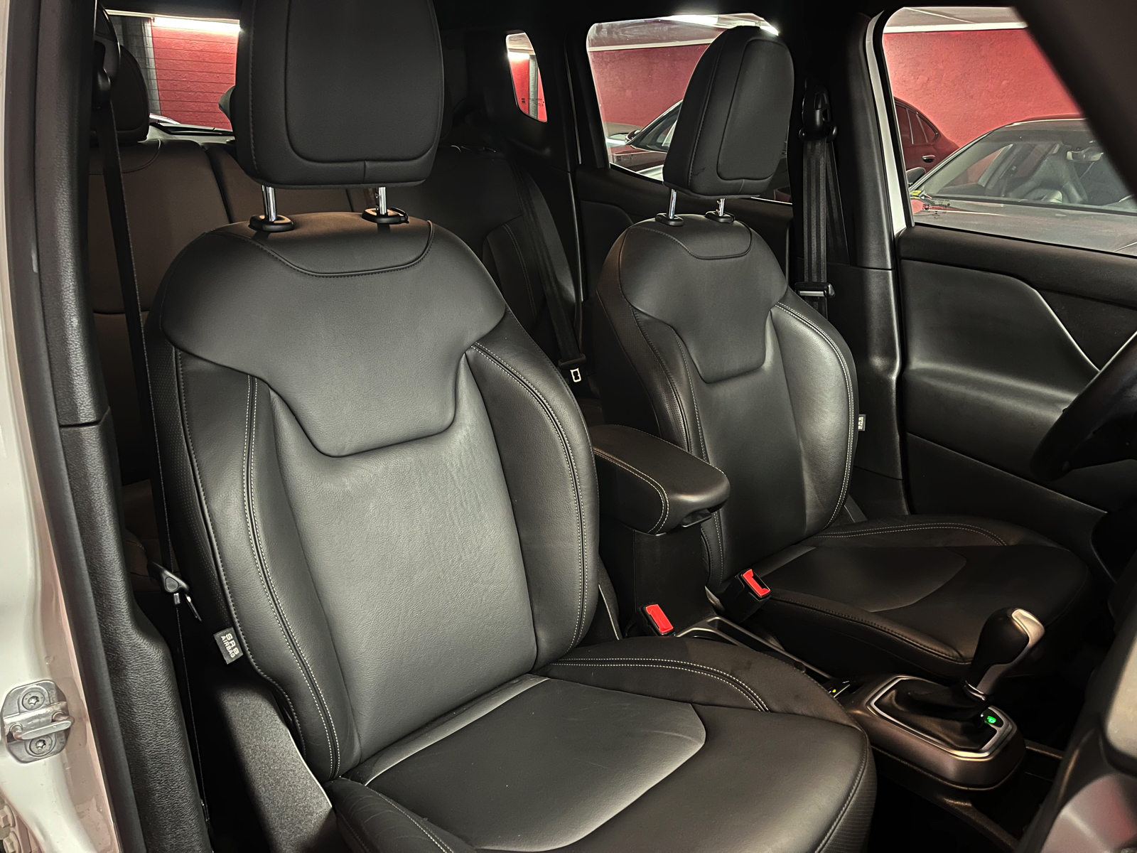 
								JEEP Renegade 1.3 Turbo S AWD en plein écran									