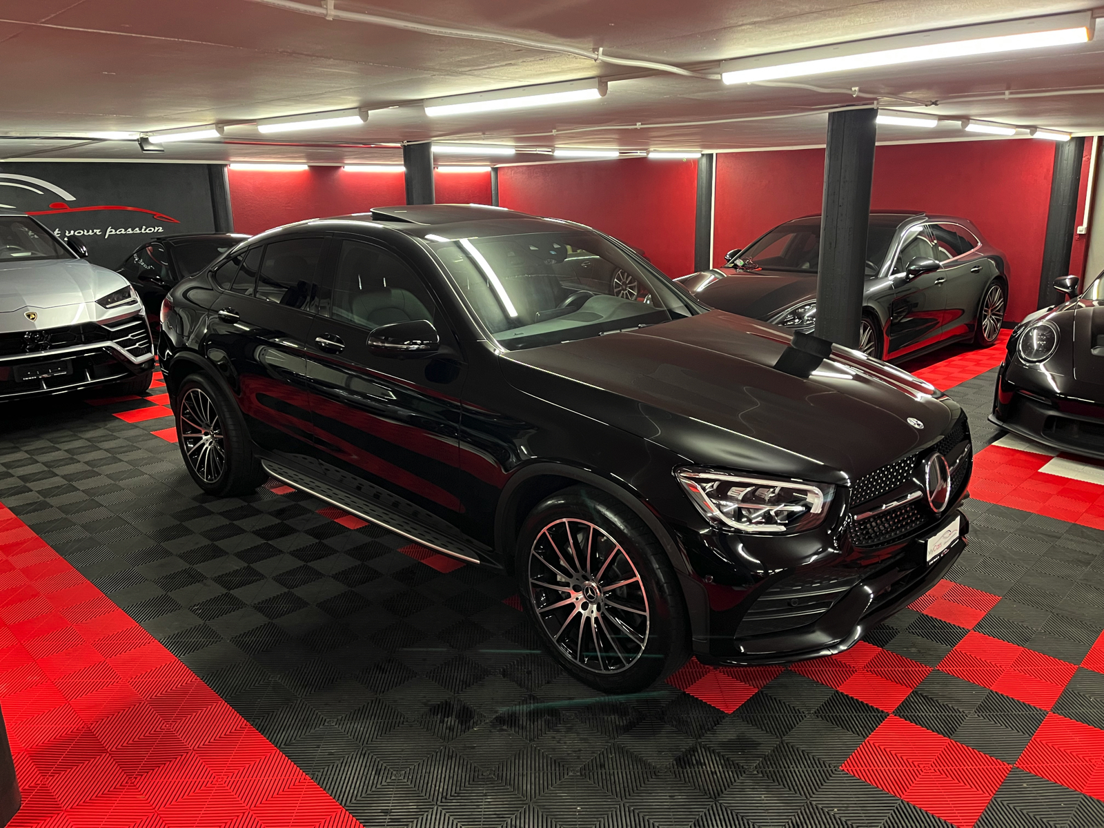 
								MERCEDES-BENZ GLC Coupé 200 AMG Line 4Matic 9G-Tronic en plein écran									