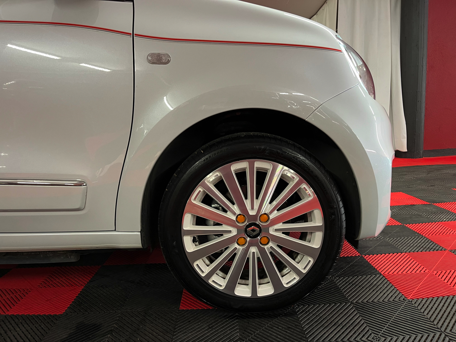 
								RENAULT Twingo Electric Vibes en plein écran									