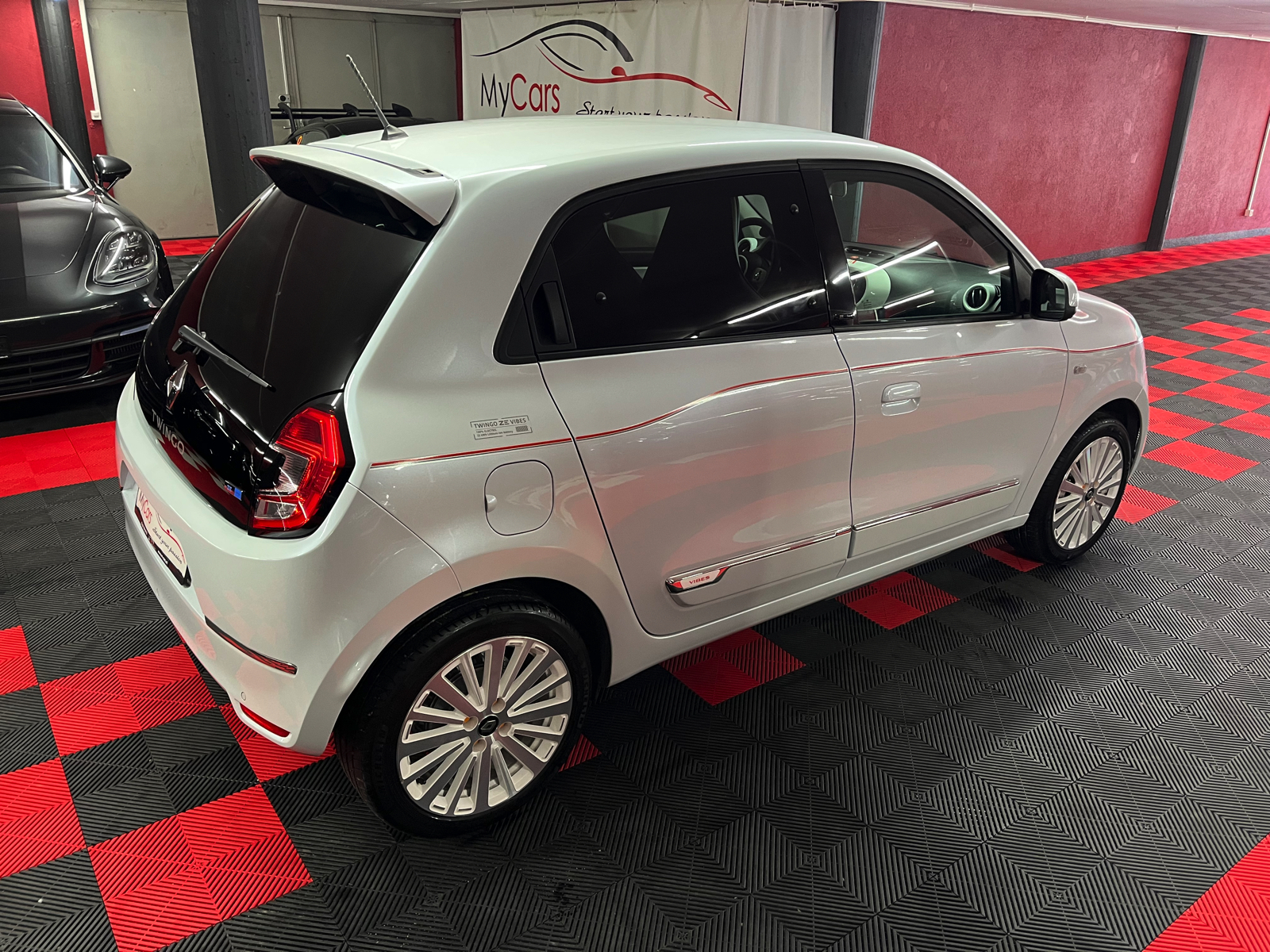 
								RENAULT Twingo Electric Vibes en plein écran									