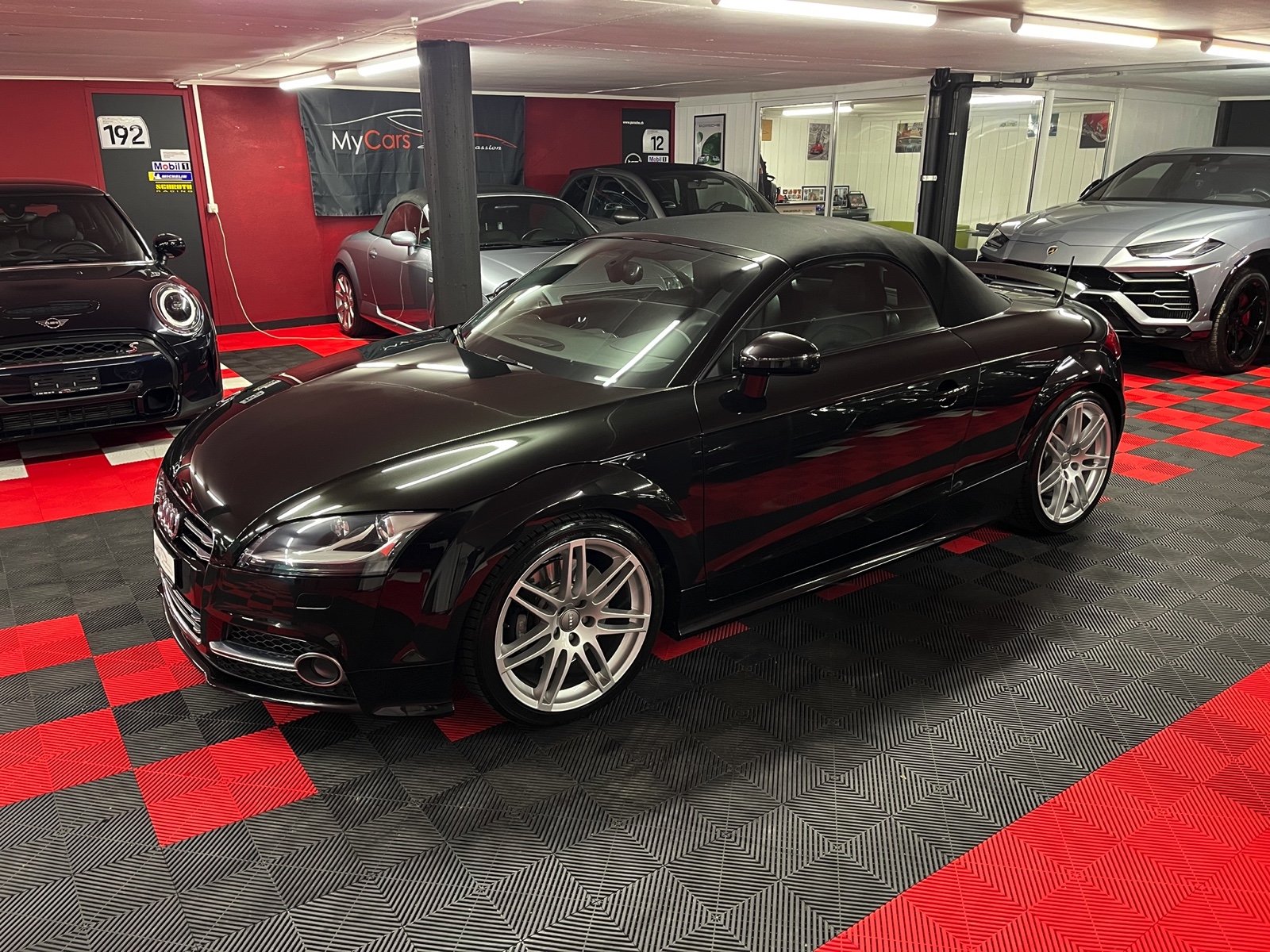 
								AUDI TTS Roadster 2.0 TFSI quattro S-tronic en plein écran									