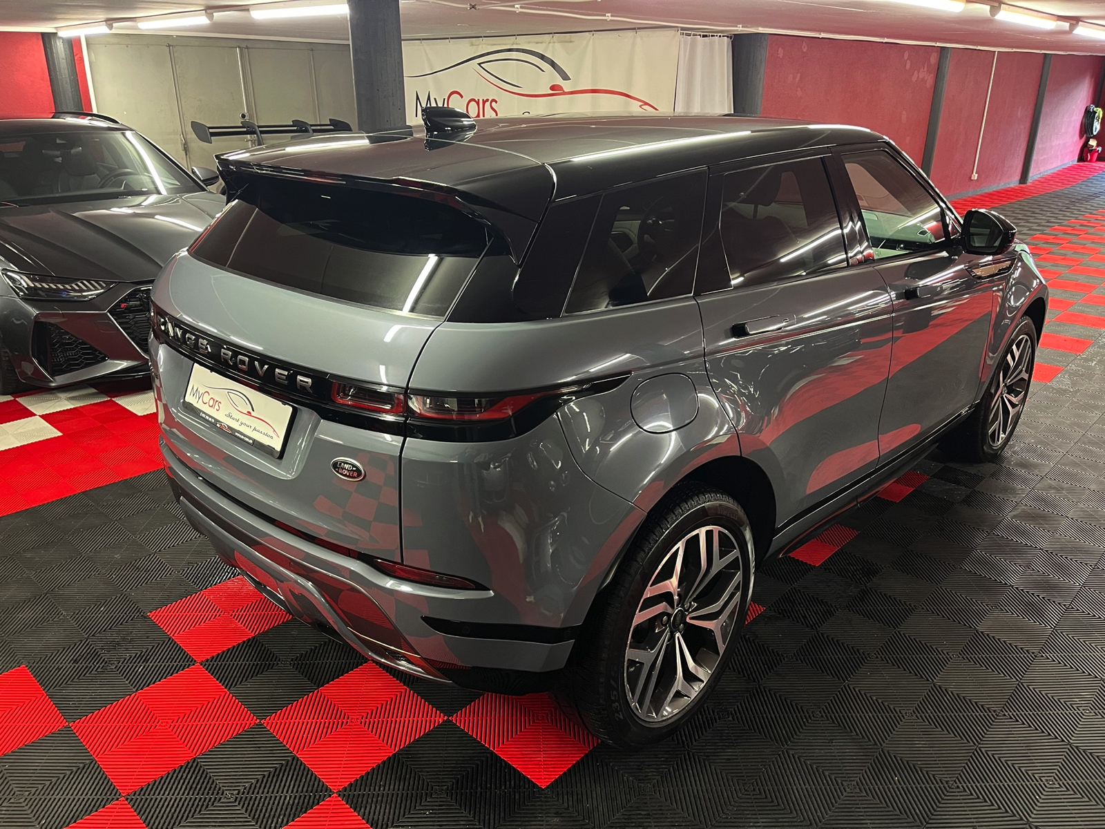 
								LAND-ROVER Range Rover Evoque R-Dynamic First Edition P 250 HSE AT9 en plein écran									