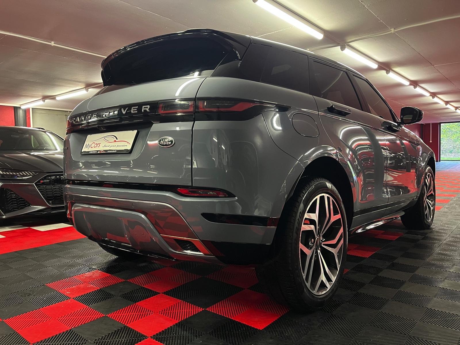 
								LAND-ROVER Range Rover Evoque R-Dynamic First Edition P 250 HSE AT9 en plein écran									