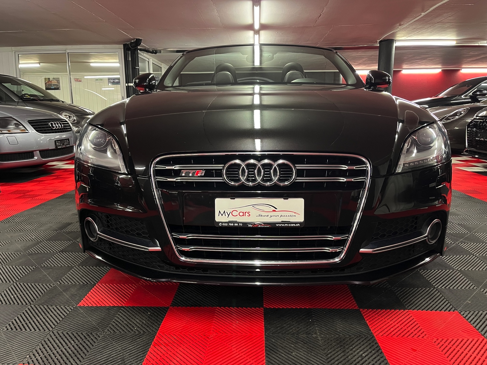 
								AUDI TTS Roadster 2.0 TFSI quattro S-tronic en plein écran									