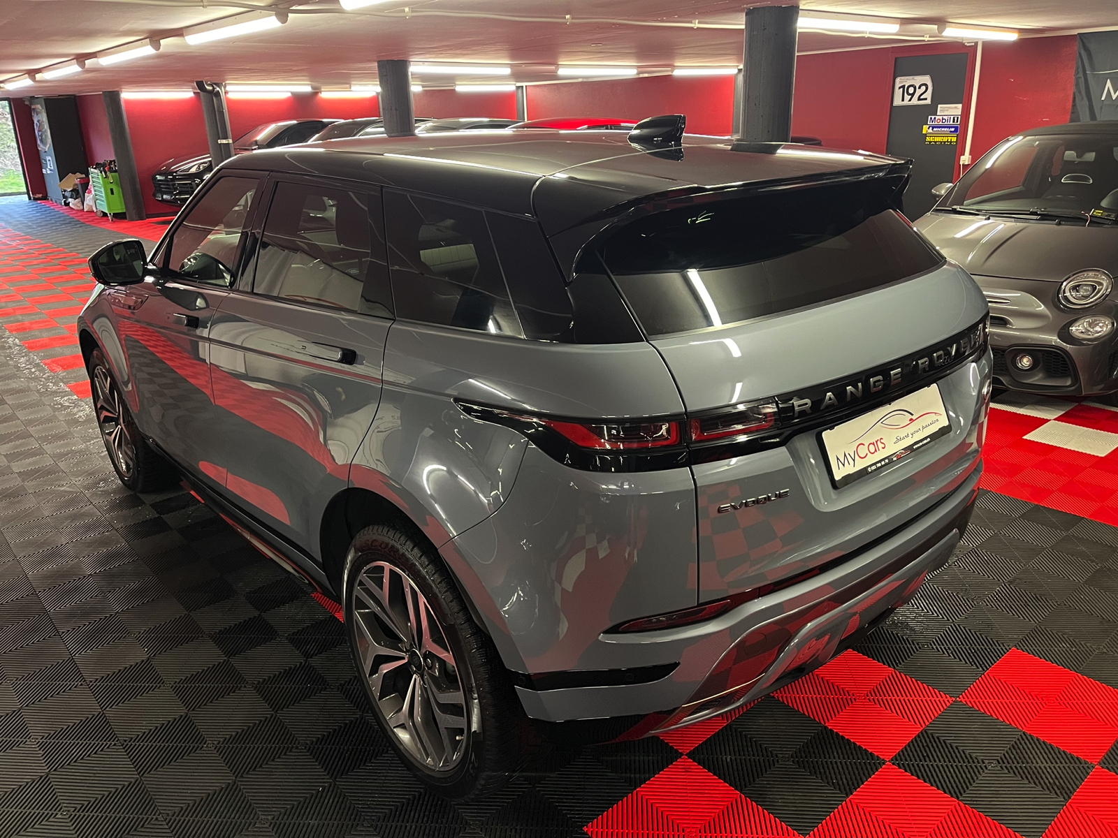 
								LAND-ROVER Range Rover Evoque R-Dynamic First Edition P 250 HSE AT9 en plein écran									