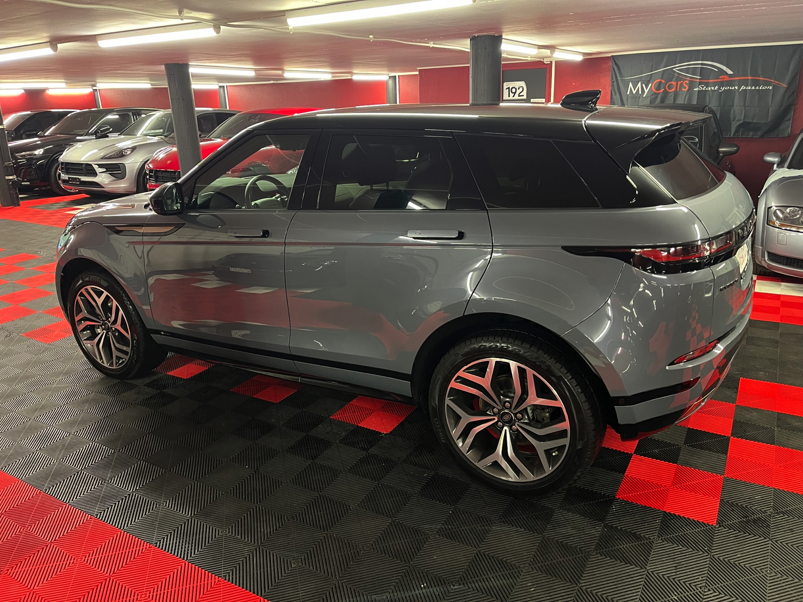 
								LAND-ROVER Range Rover Evoque R-Dynamic First Edition P 250 HSE AT9 en plein écran									