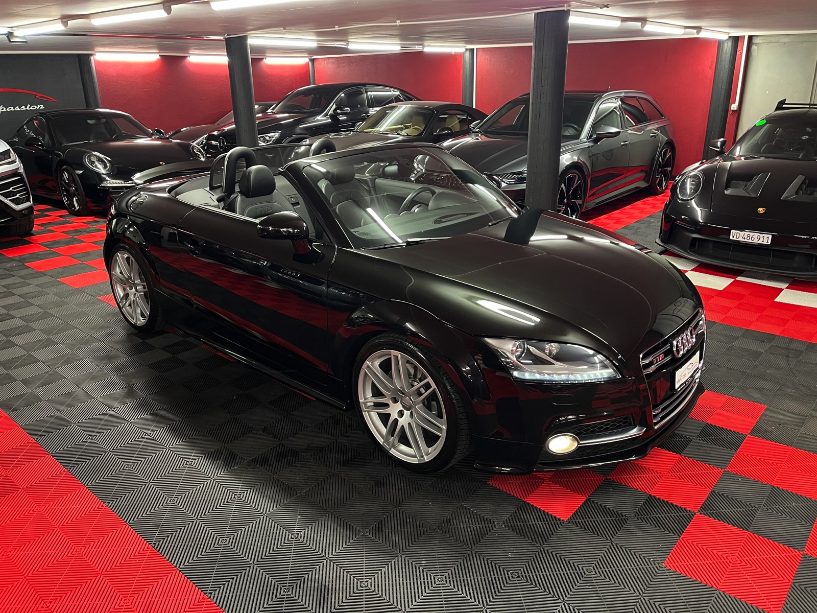 
								AUDI TTS Roadster 2.0 TFSI quattro S-tronic en plein écran									