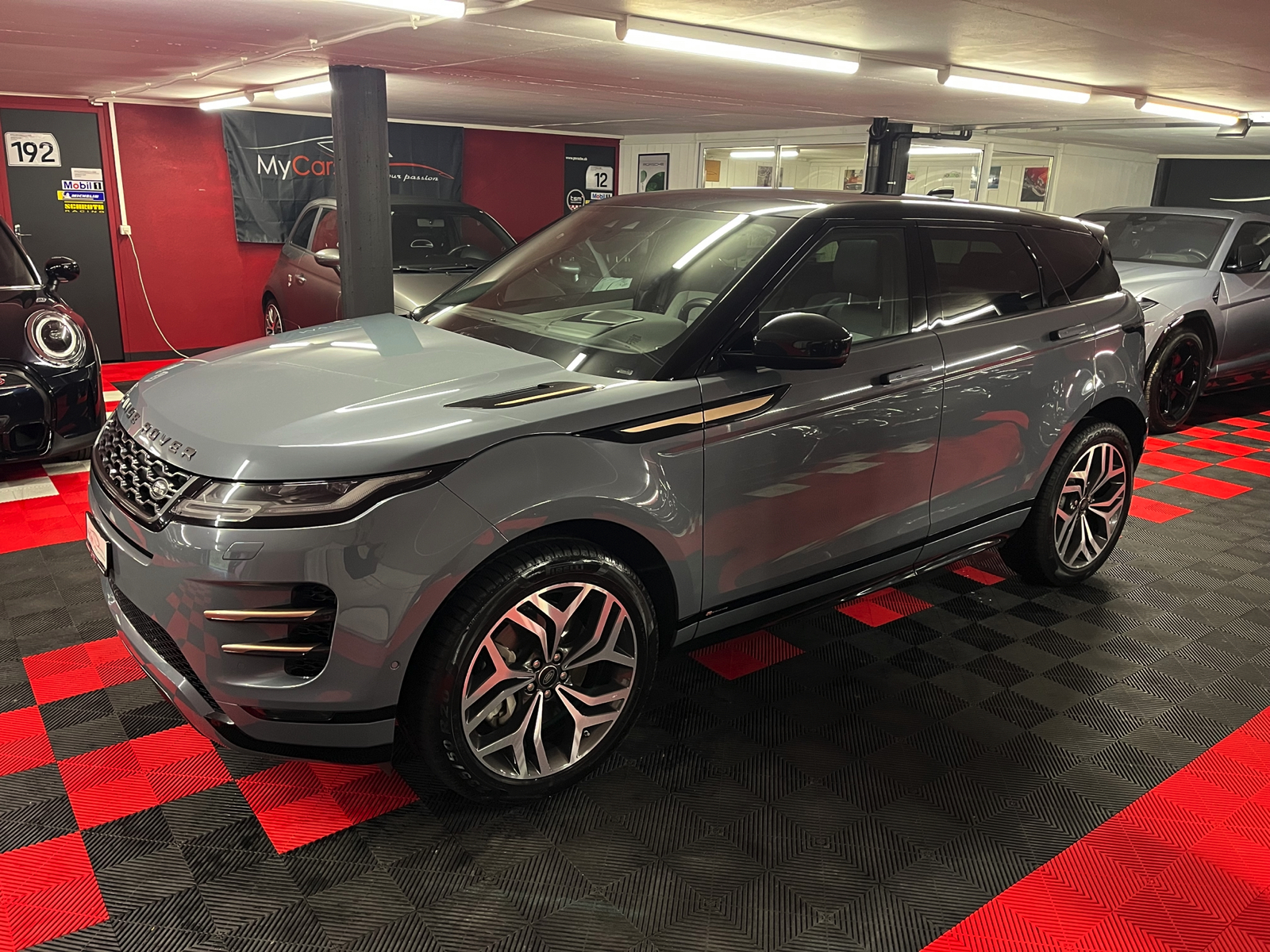 
								LAND-ROVER Range Rover Evoque R-Dynamic First Edition P 250 HSE AT9 en plein écran									