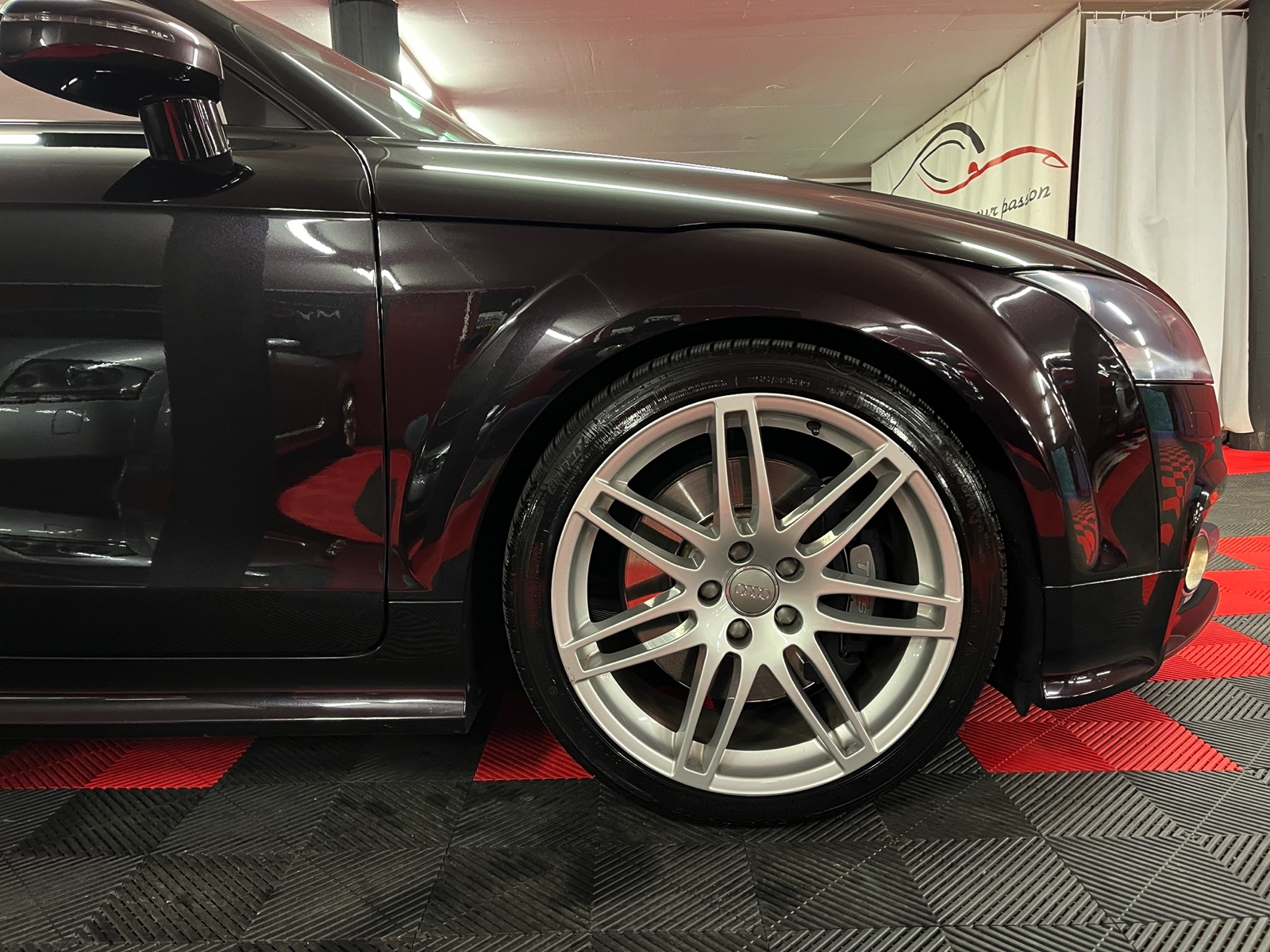 
								AUDI TTS Roadster 2.0 TFSI quattro S-tronic en plein écran									