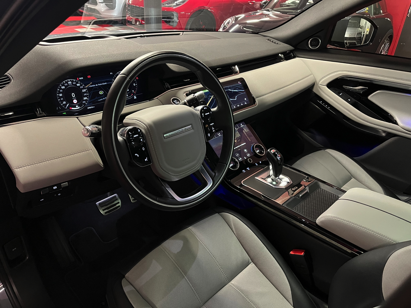 
								LAND-ROVER Range Rover Evoque R-Dynamic First Edition P 250 HSE AT9 en plein écran									