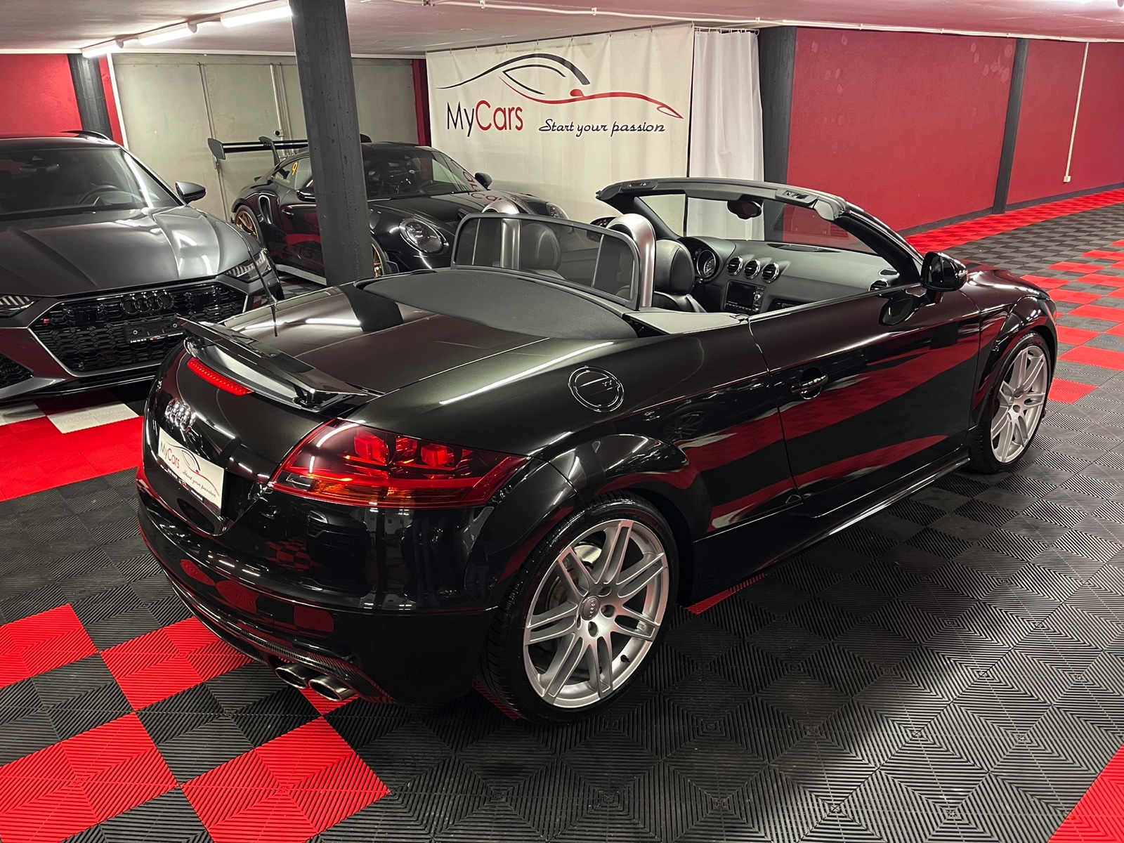 
								AUDI TTS Roadster 2.0 TFSI quattro S-tronic en plein écran									