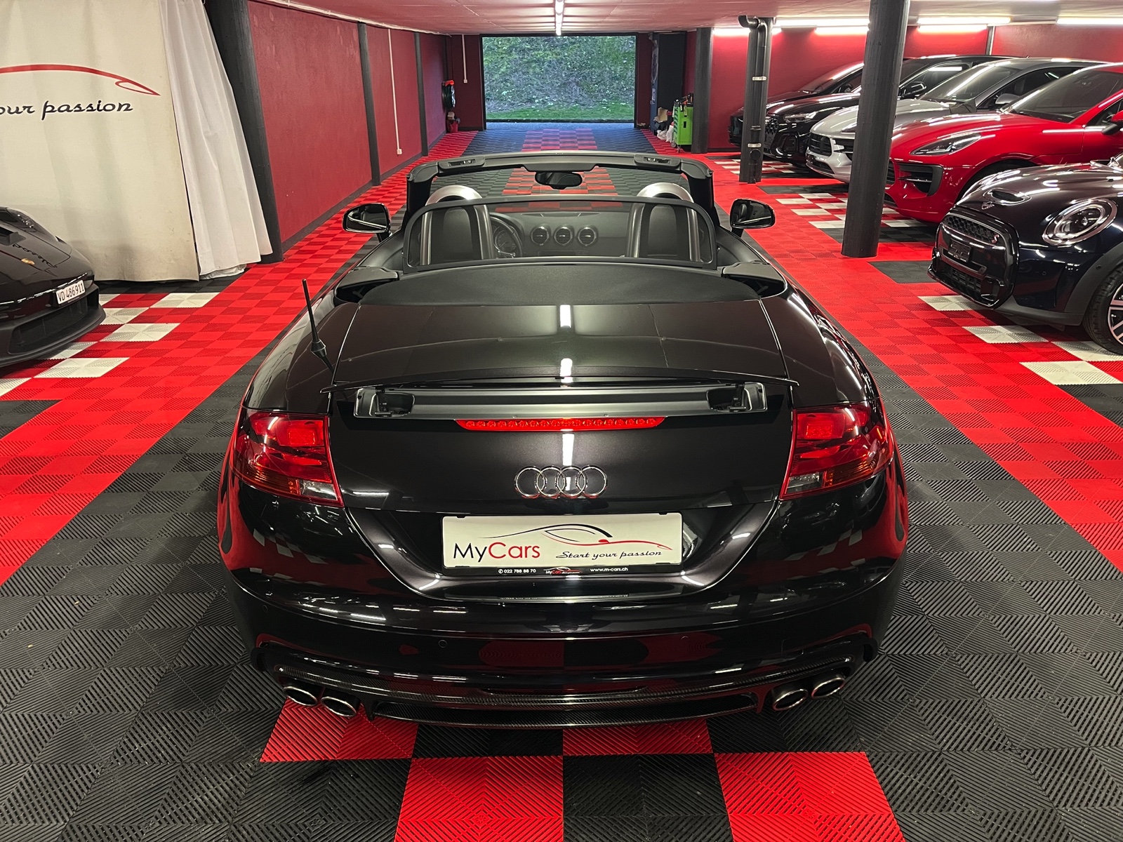 
								AUDI TTS Roadster 2.0 TFSI quattro S-tronic en plein écran									