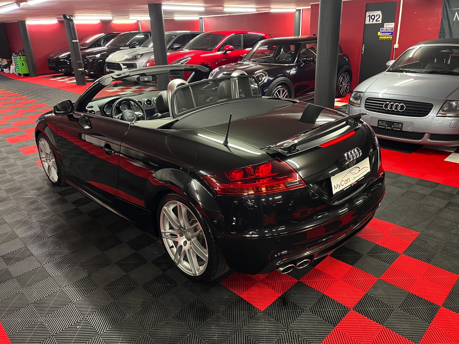 
								AUDI TTS Roadster 2.0 TFSI quattro S-tronic en plein écran									