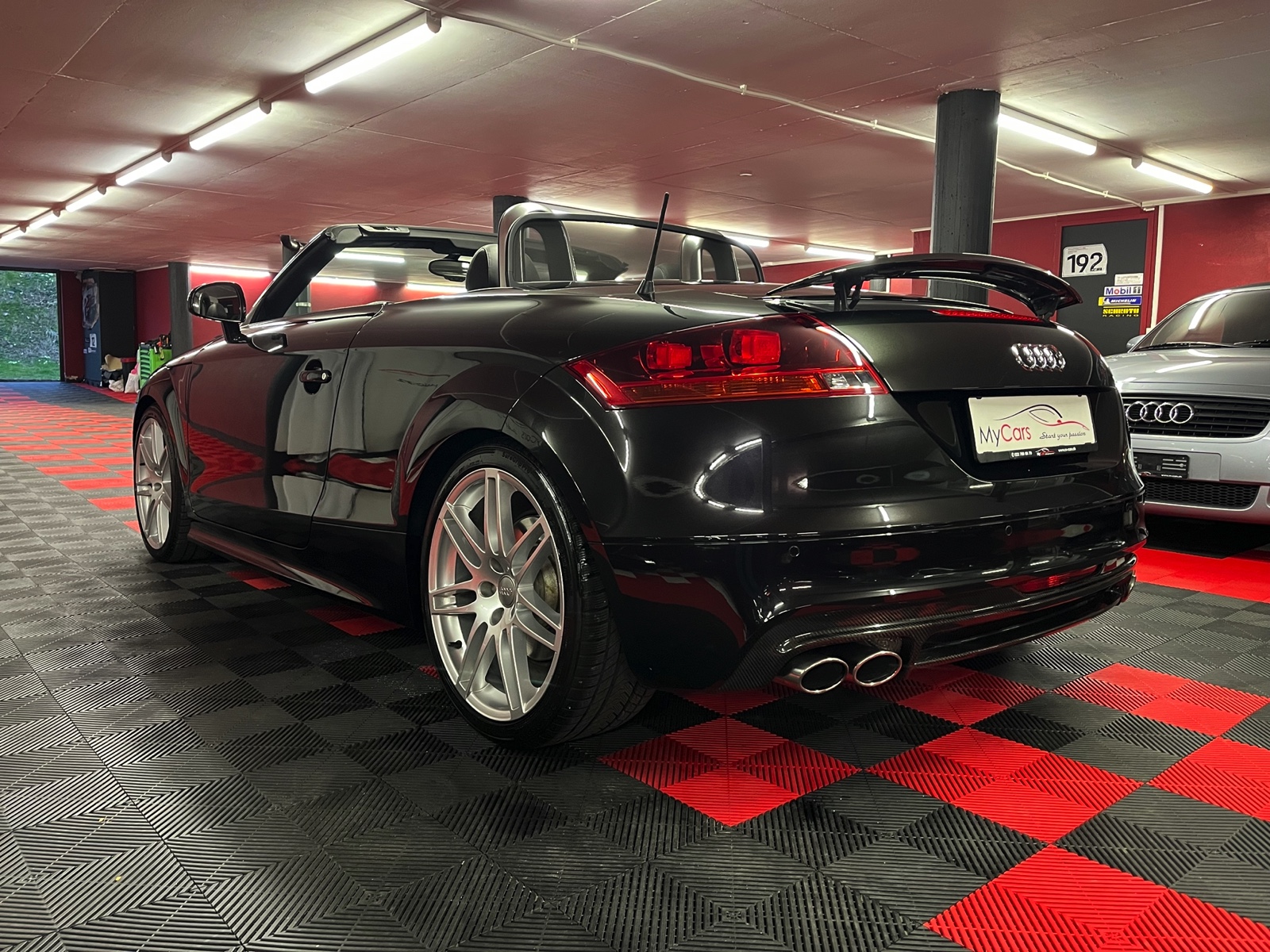 
								AUDI TTS Roadster 2.0 TFSI quattro S-tronic en plein écran									
