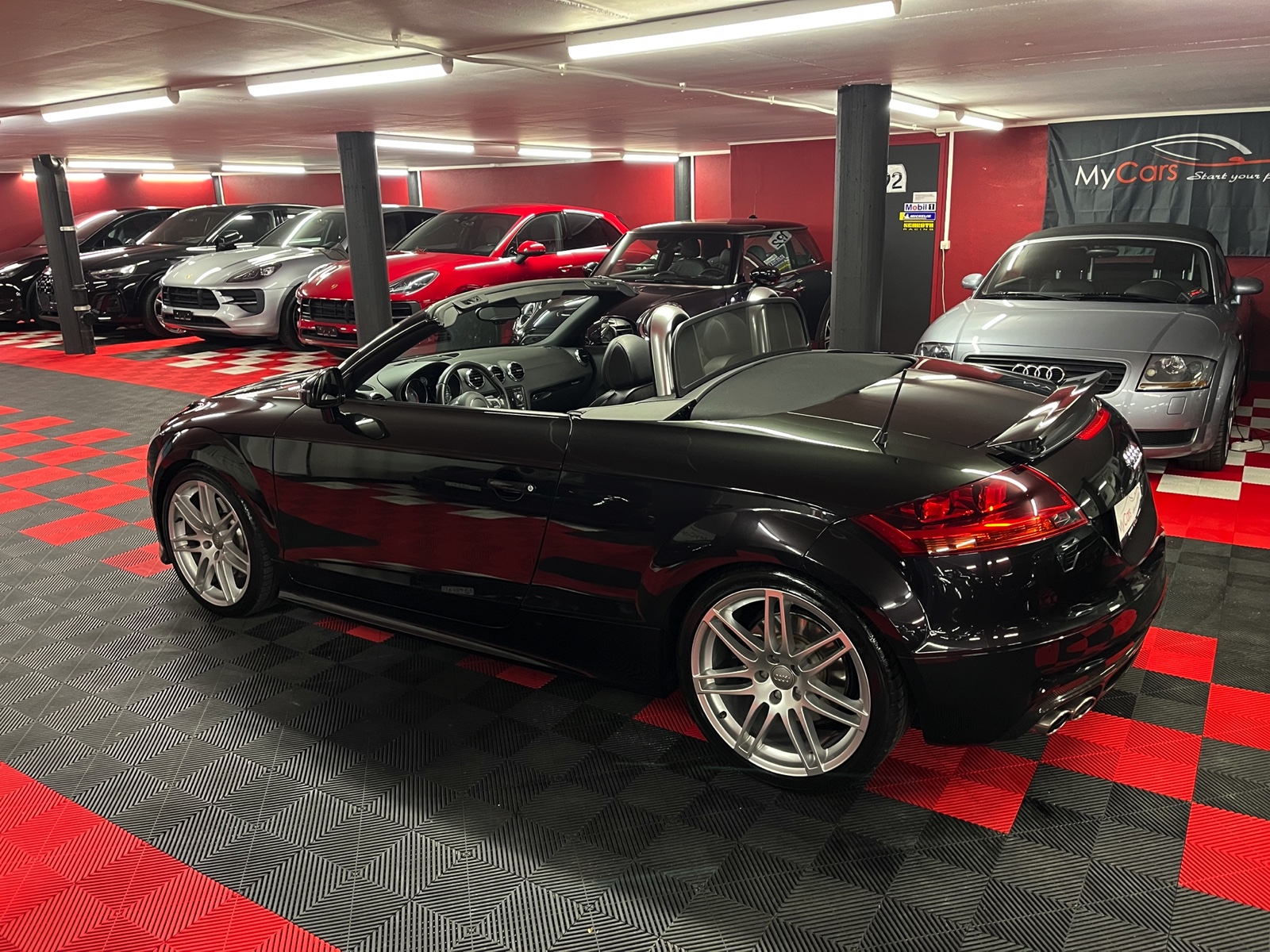 
								AUDI TTS Roadster 2.0 TFSI quattro S-tronic en plein écran									