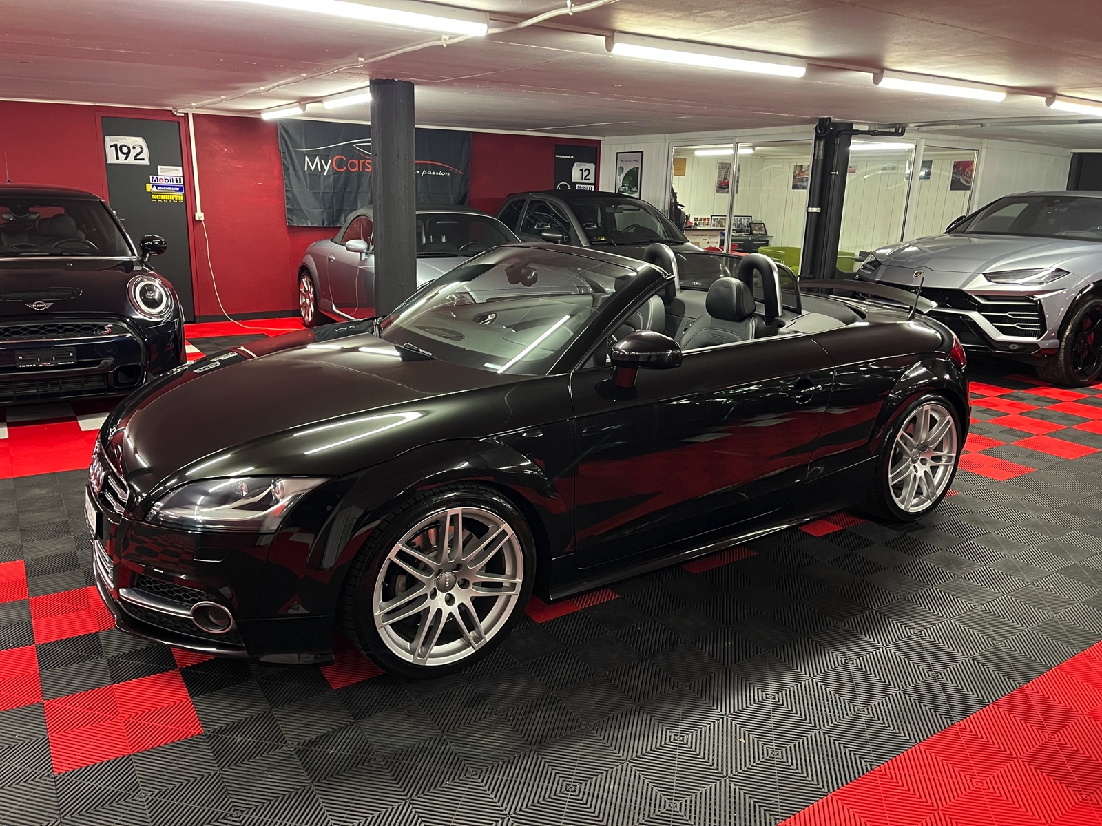 
								AUDI TTS Roadster 2.0 TFSI quattro S-tronic en plein écran									