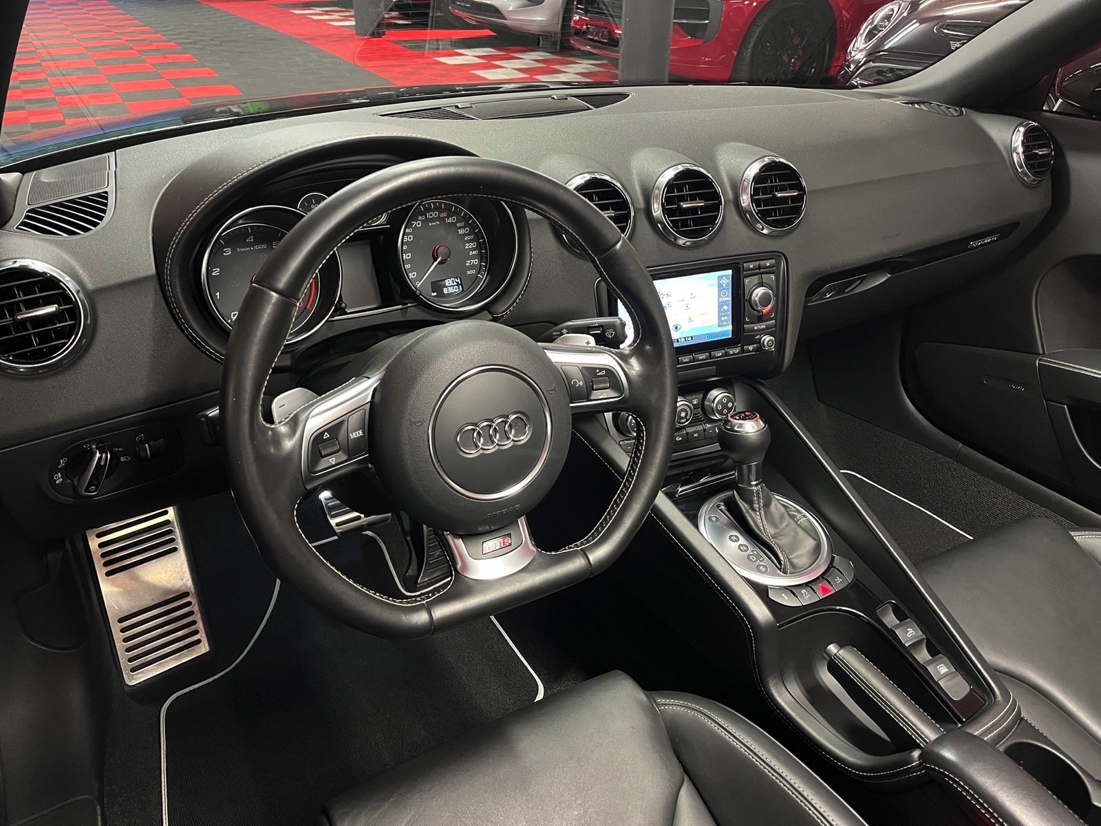 
								AUDI TTS Roadster 2.0 TFSI quattro S-tronic en plein écran									