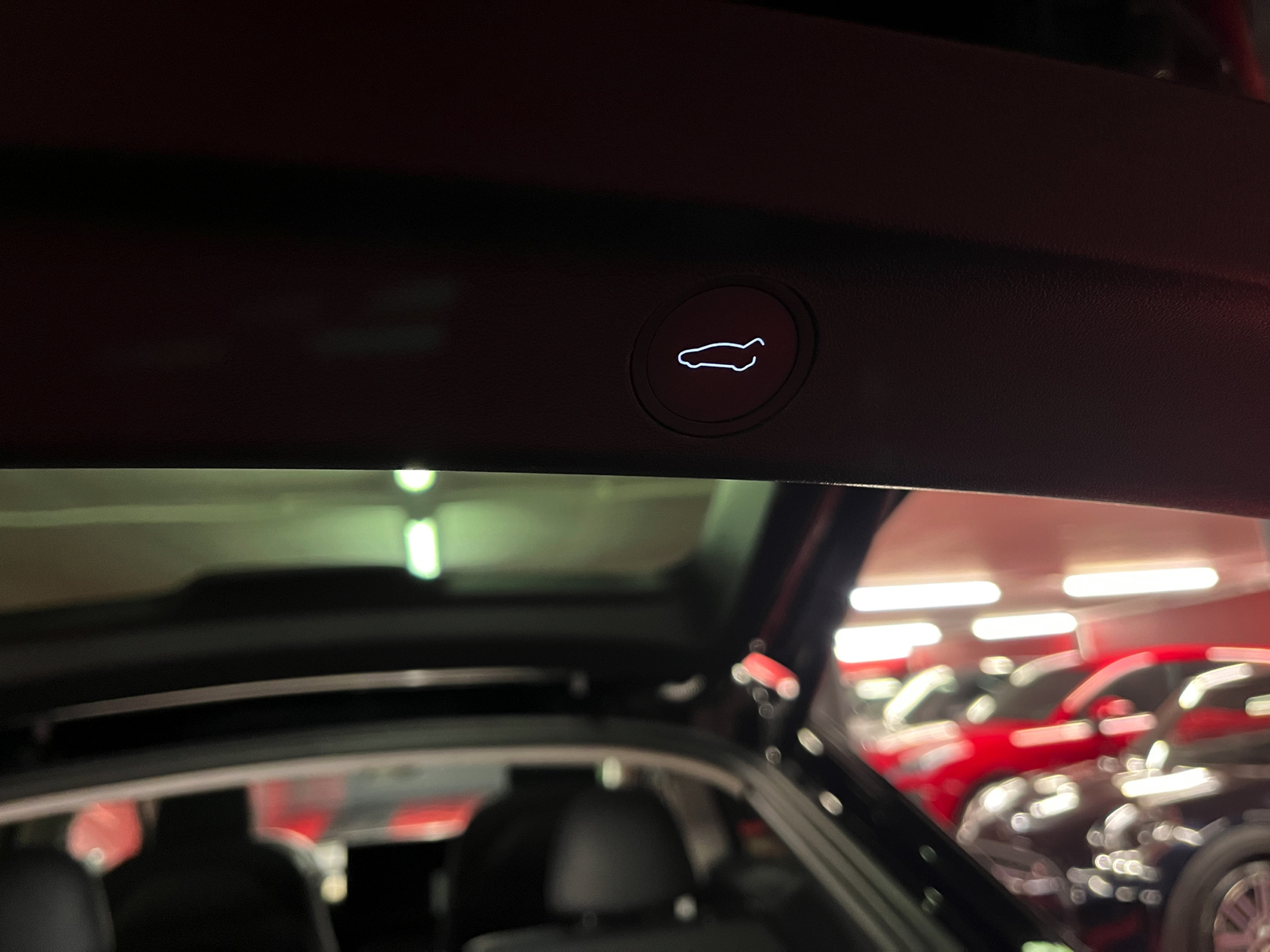 
								TESLA Model Y Long Range en plein écran									