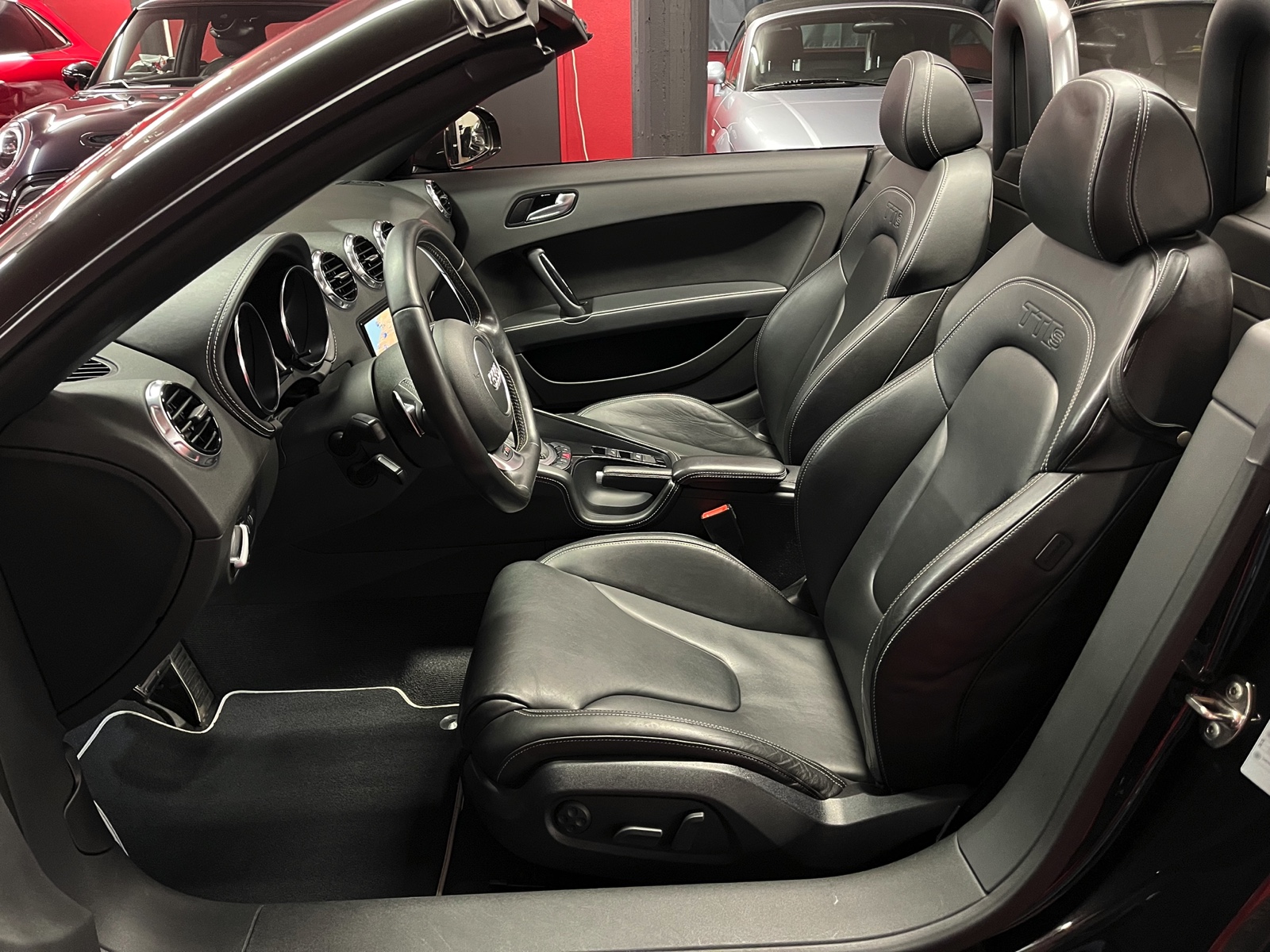 
								AUDI TTS Roadster 2.0 TFSI quattro S-tronic en plein écran									