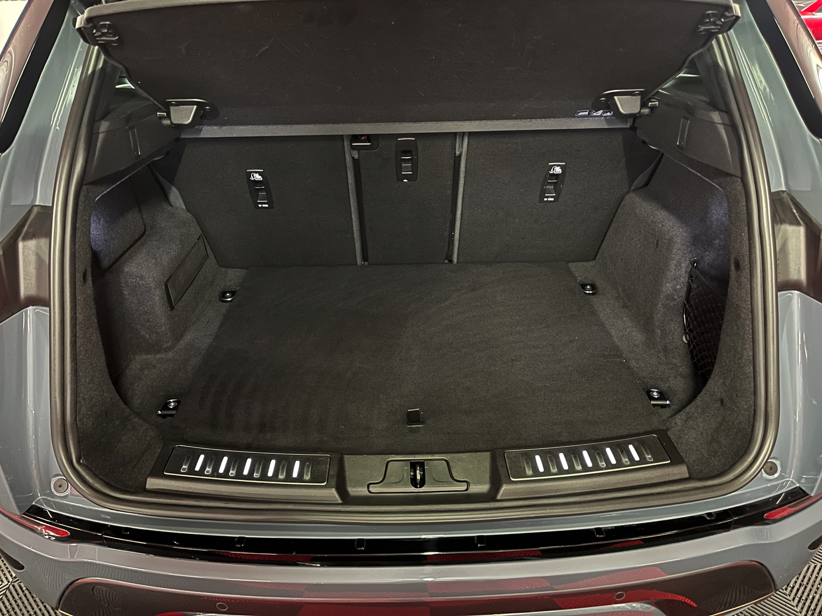 
								LAND-ROVER Range Rover Evoque R-Dynamic First Edition P 250 HSE AT9 en plein écran									