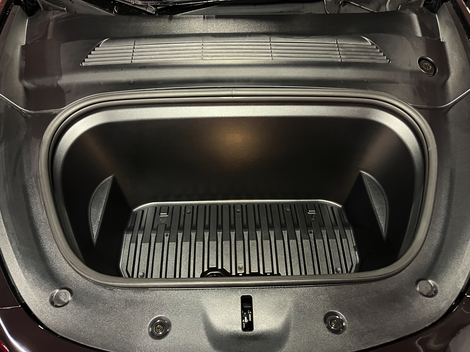 
								TESLA Model Y Long Range en plein écran									