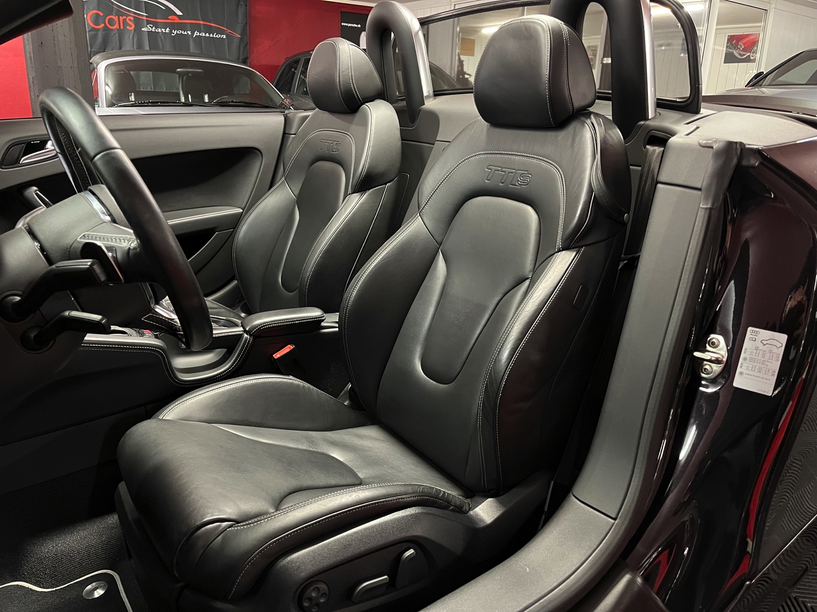 
								AUDI TTS Roadster 2.0 TFSI quattro S-tronic en plein écran									