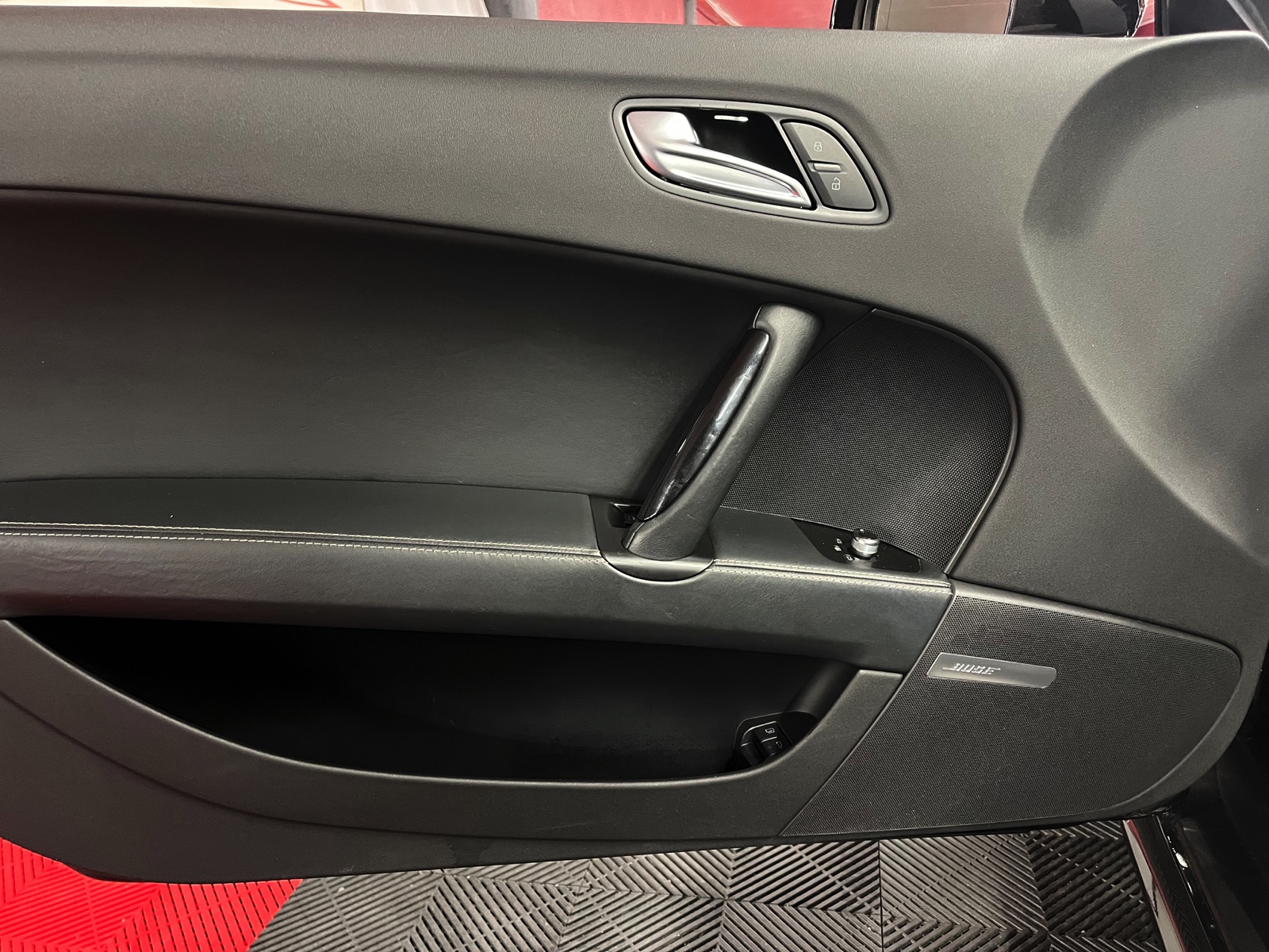 
								AUDI TTS Roadster 2.0 TFSI quattro S-tronic en plein écran									