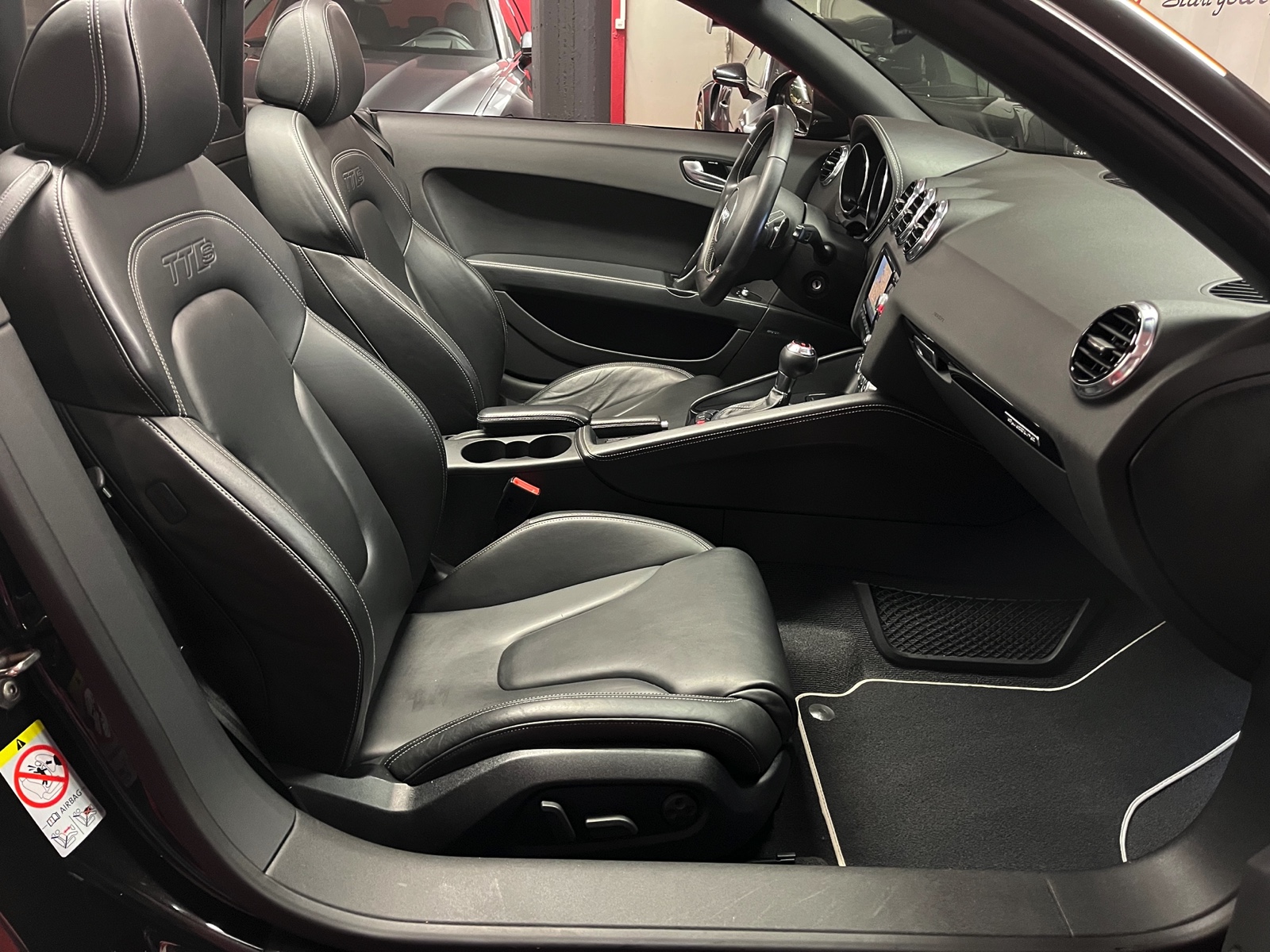 
								AUDI TTS Roadster 2.0 TFSI quattro S-tronic en plein écran									