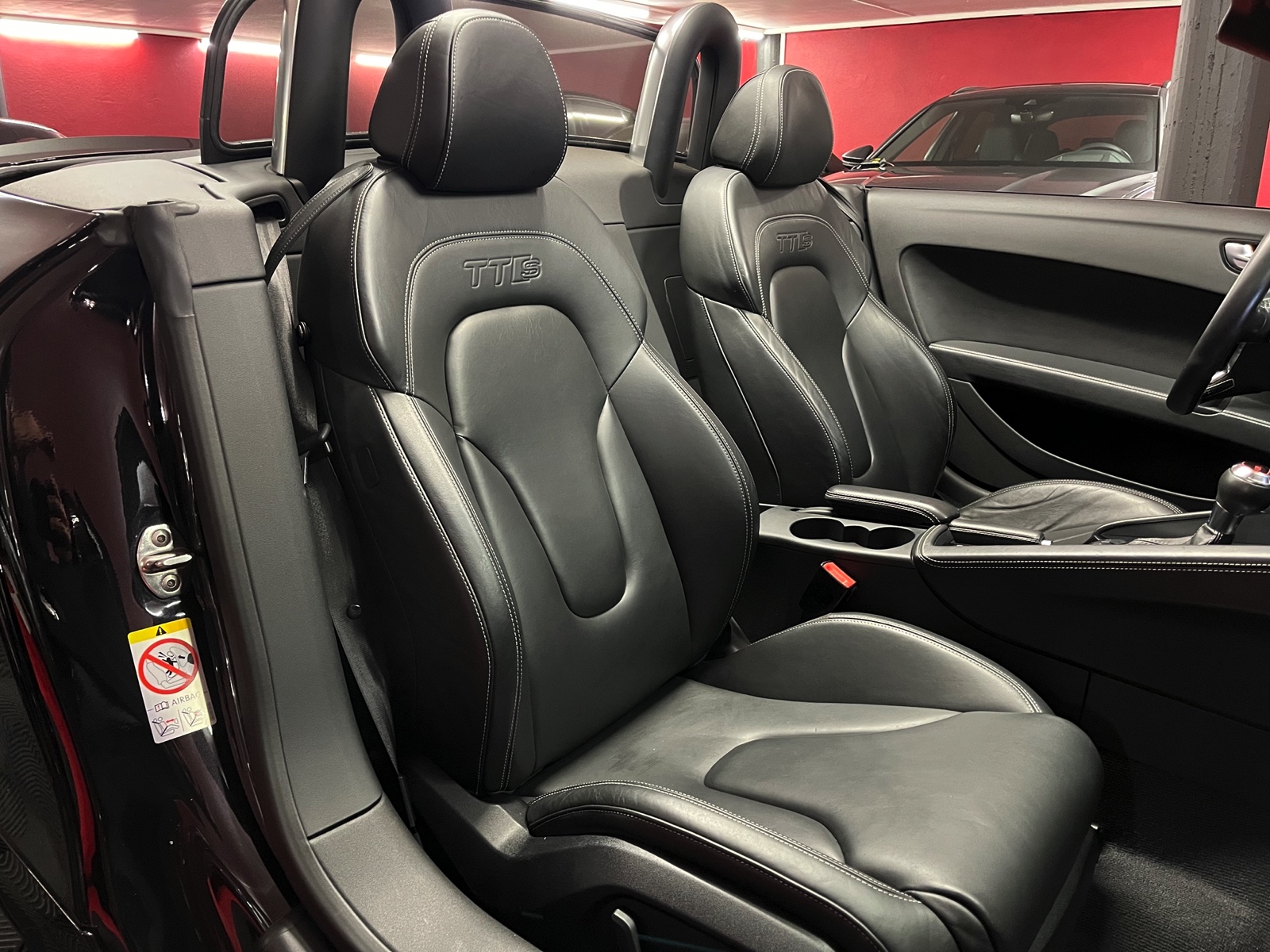 
								AUDI TTS Roadster 2.0 TFSI quattro S-tronic en plein écran									