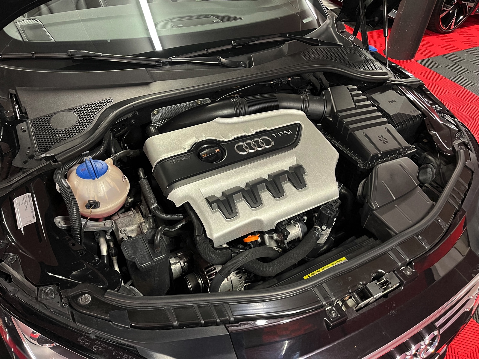 
								AUDI TTS Roadster 2.0 TFSI quattro S-tronic en plein écran									