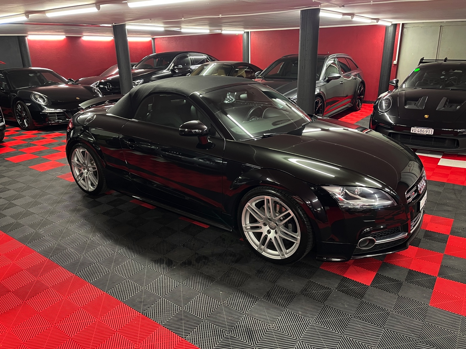 
								AUDI TTS Roadster 2.0 TFSI quattro S-tronic en plein écran									