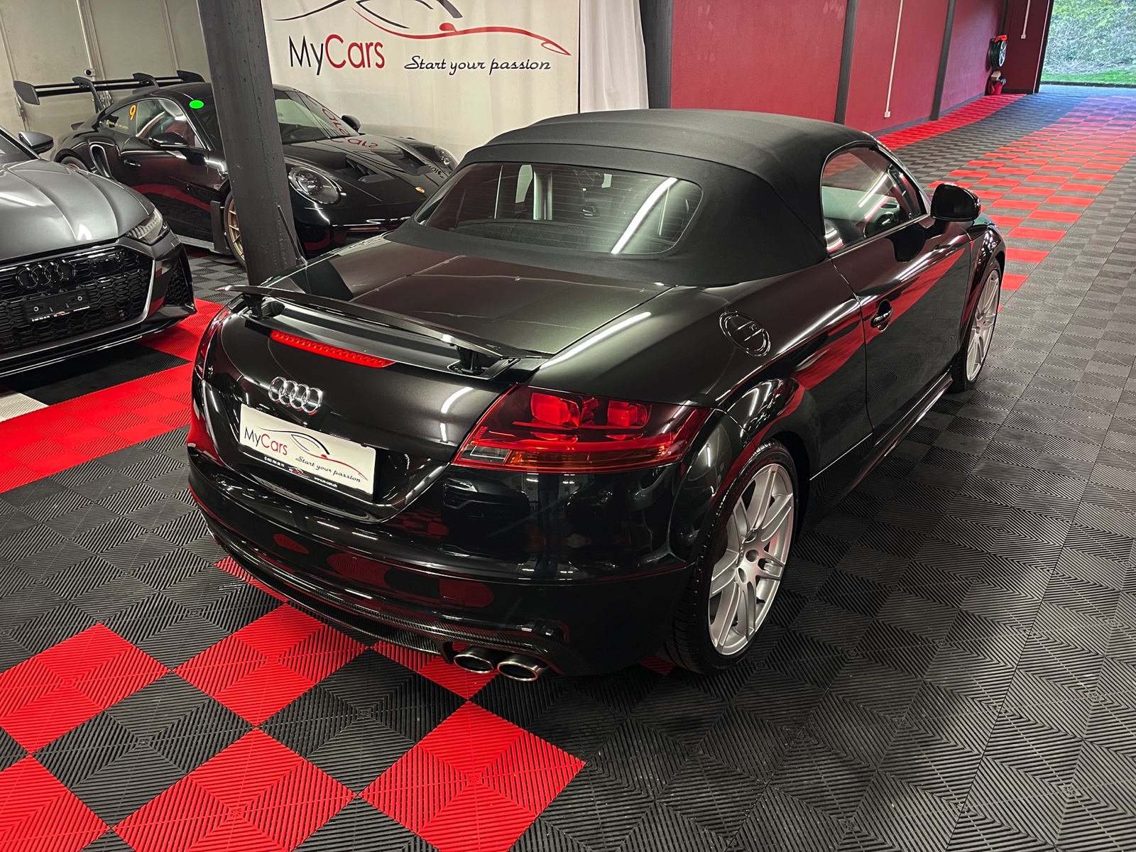 
								AUDI TTS Roadster 2.0 TFSI quattro S-tronic en plein écran									