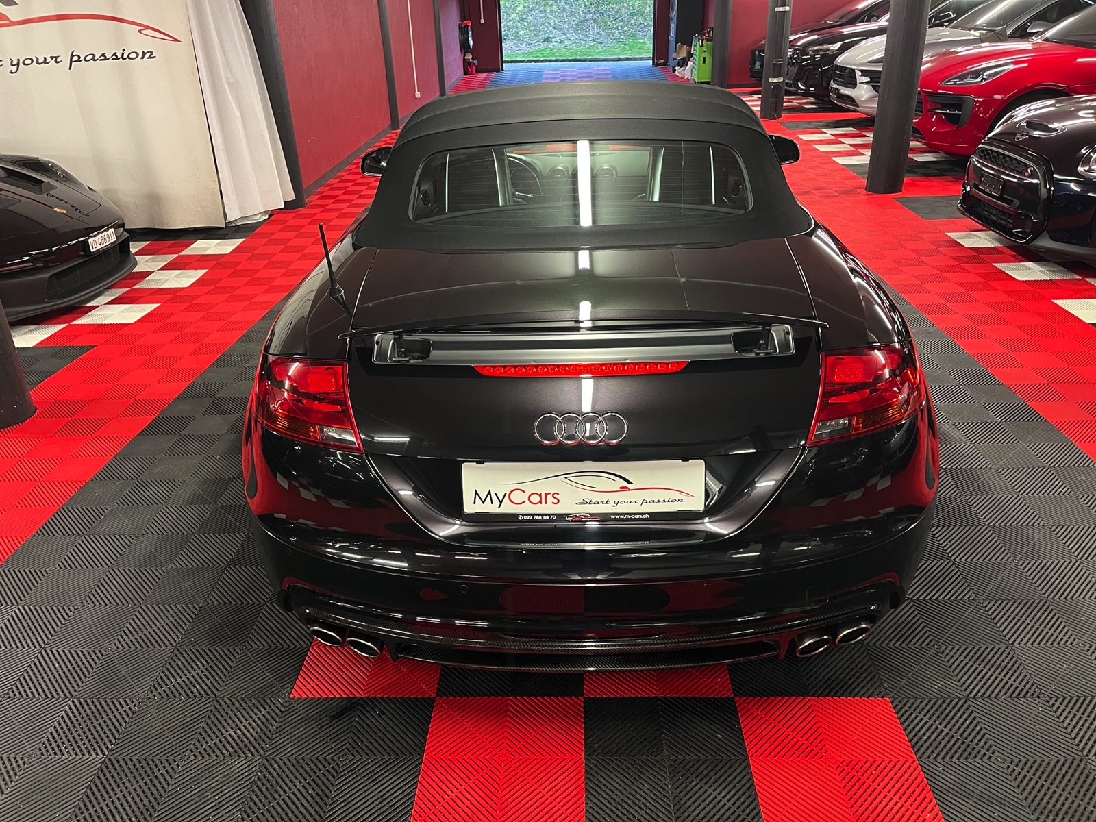 
								AUDI TTS Roadster 2.0 TFSI quattro S-tronic en plein écran									