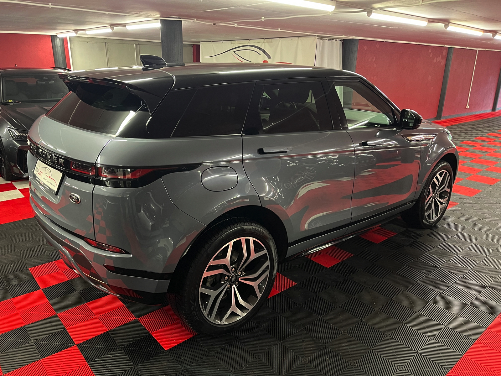 
								LAND-ROVER Range Rover Evoque R-Dynamic First Edition P 250 HSE AT9 en plein écran									