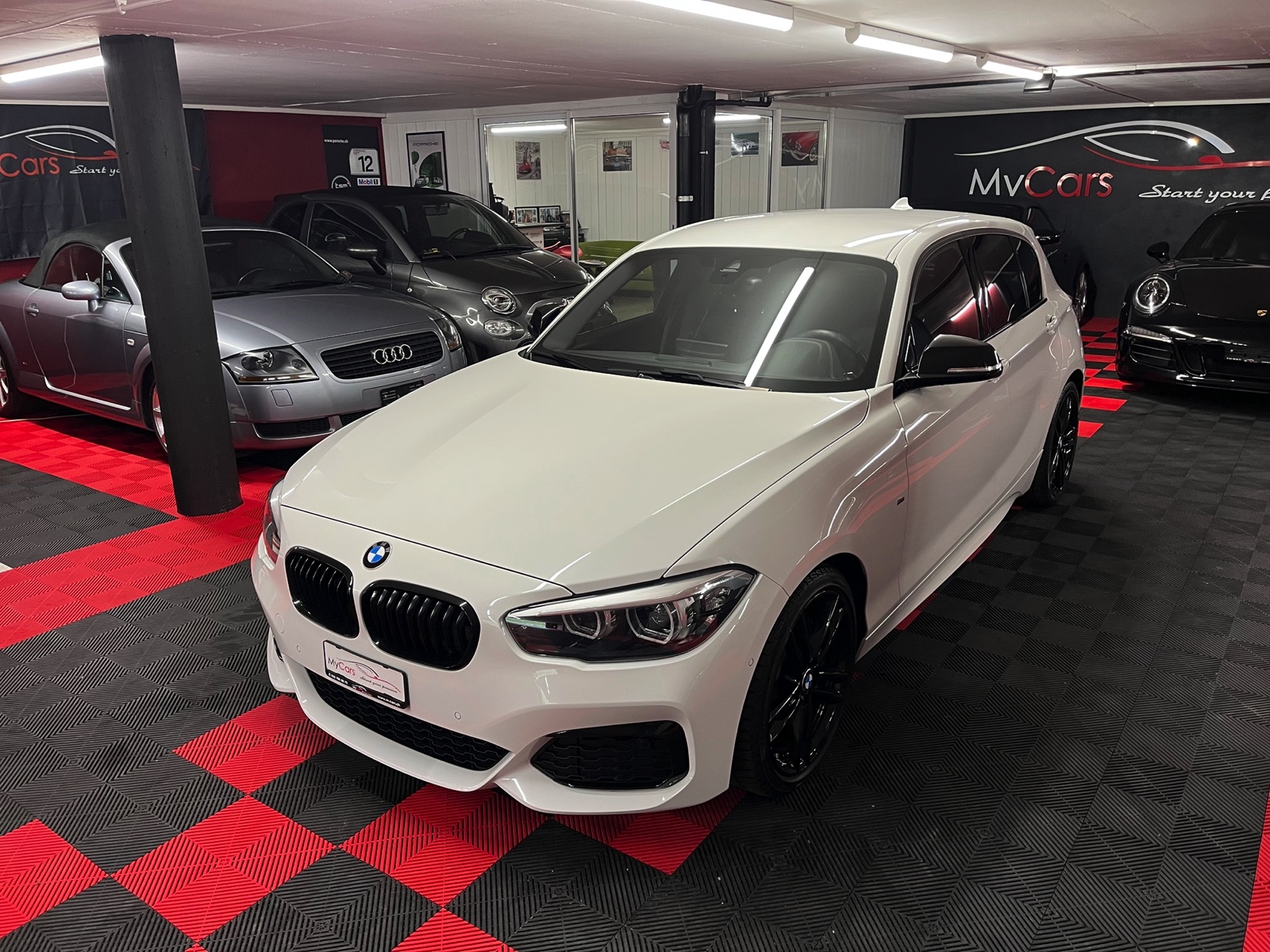
								BMW M140i xDrive Steptronic en plein écran									