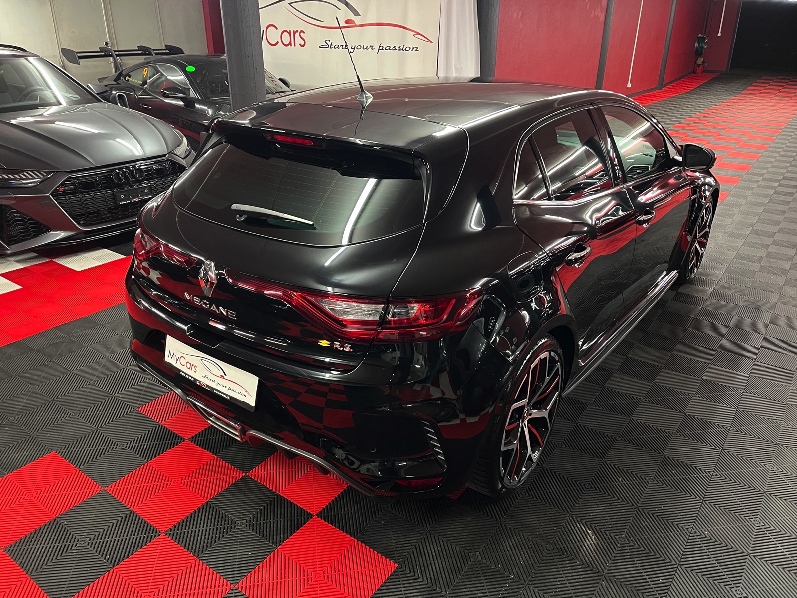 
								RENAULT Mégane Trophy 300 EDC en plein écran									