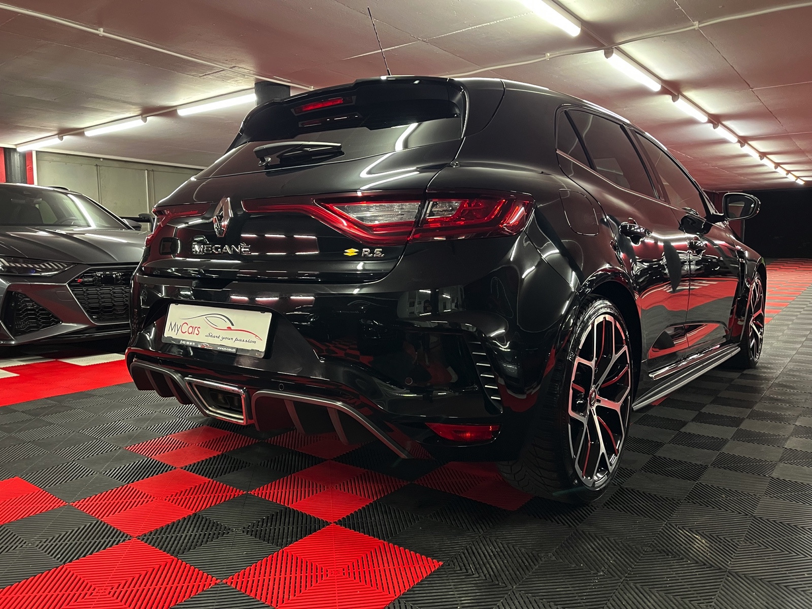 
								RENAULT Mégane Trophy 300 EDC en plein écran									