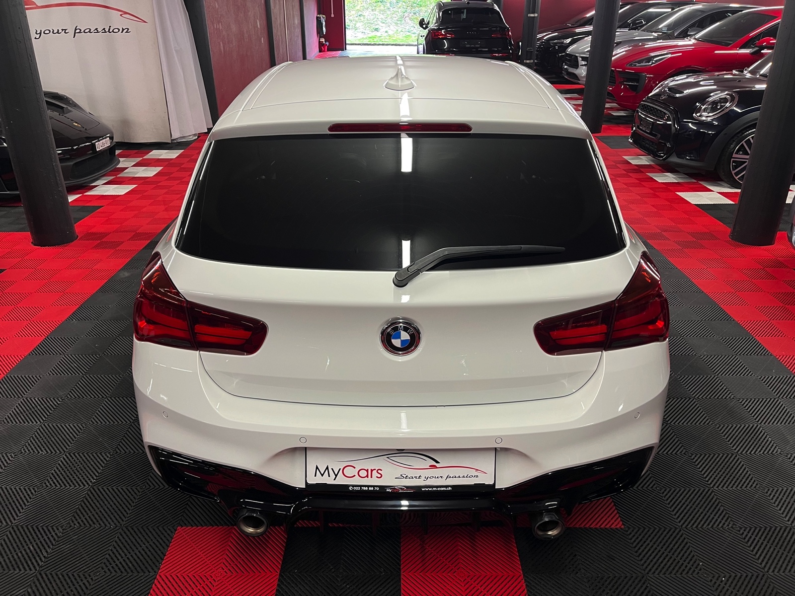 
								BMW M140i xDrive Steptronic en plein écran									