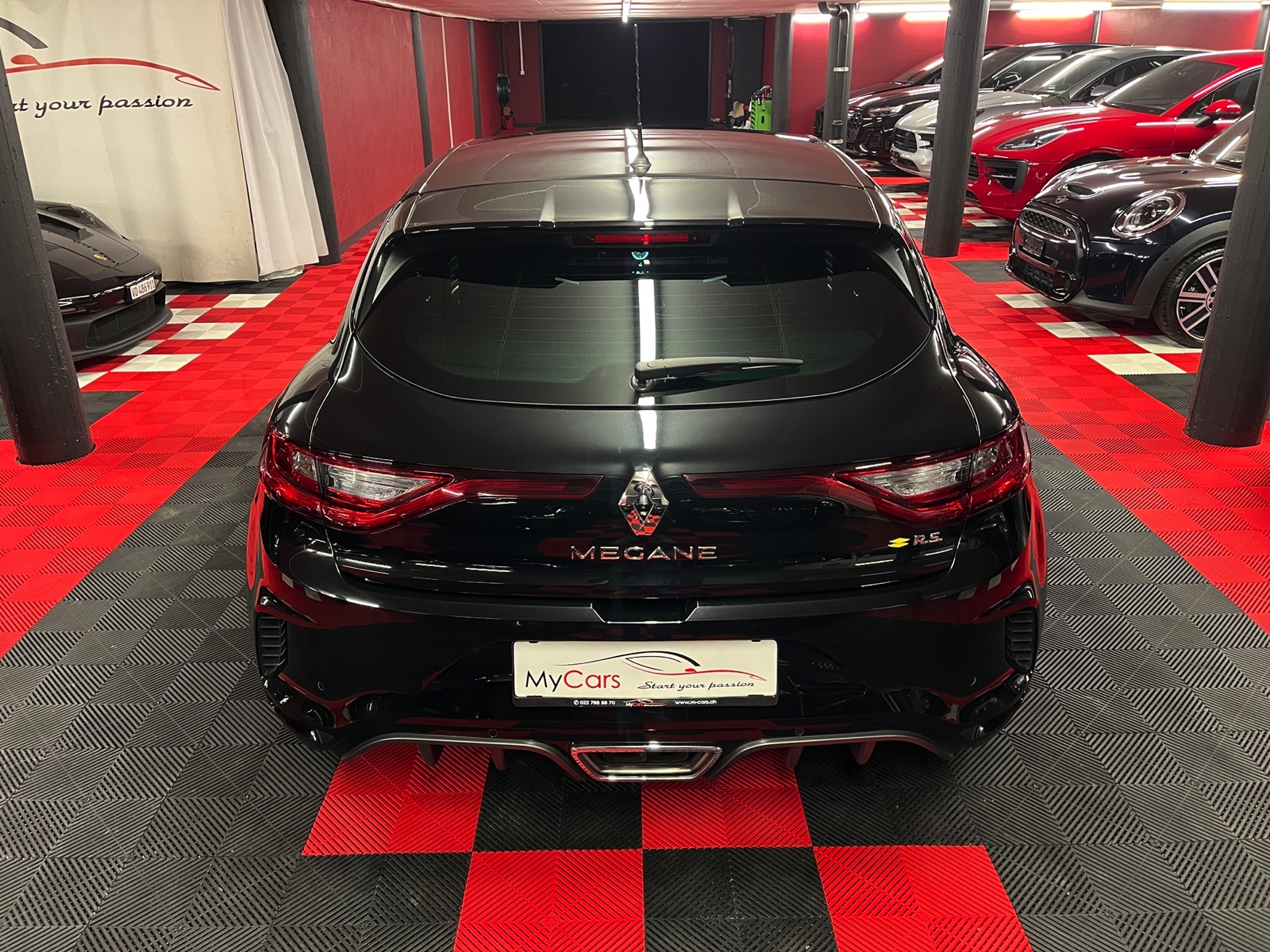 
								RENAULT Mégane Trophy 300 EDC en plein écran									