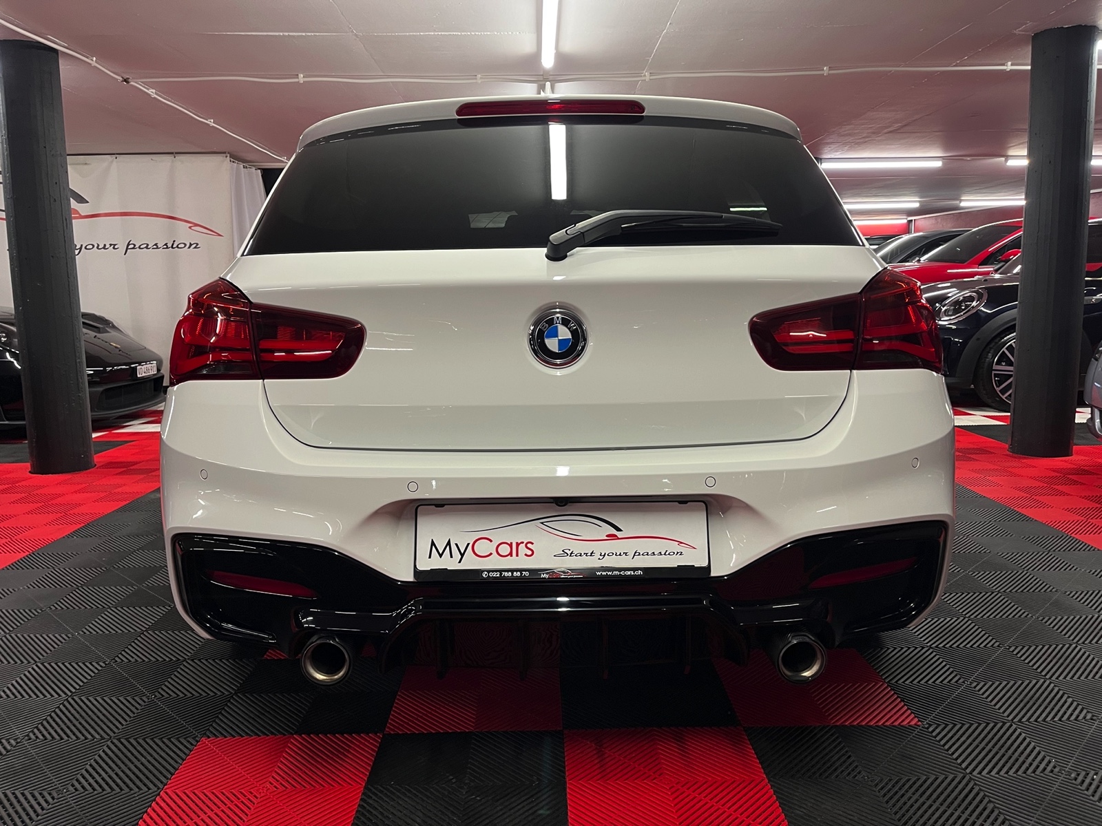 
								BMW M140i xDrive Steptronic en plein écran									