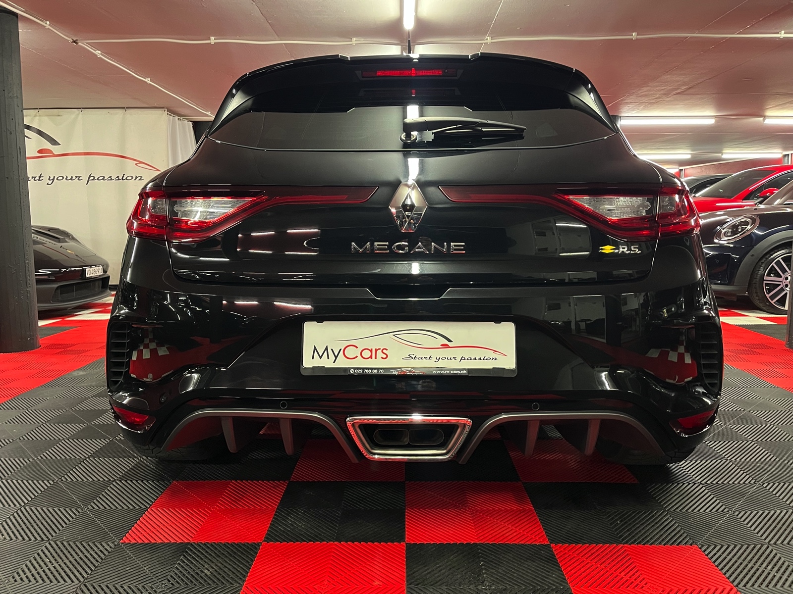 
								RENAULT Mégane Trophy 300 EDC en plein écran									